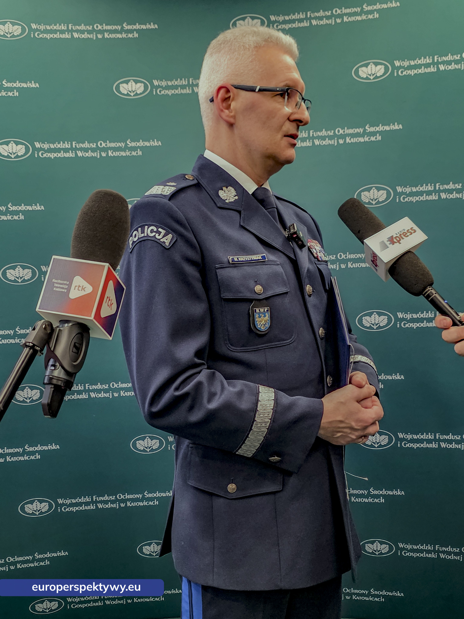 WFOŚiGW Umowa Komendant Wojewódzki Policji Nowe Radiowozy--6 Europerspektywy WFOŚiGW przeznacza 4,8 mln zł na nowe radiowozy hybrydowe dla śląskiej policji