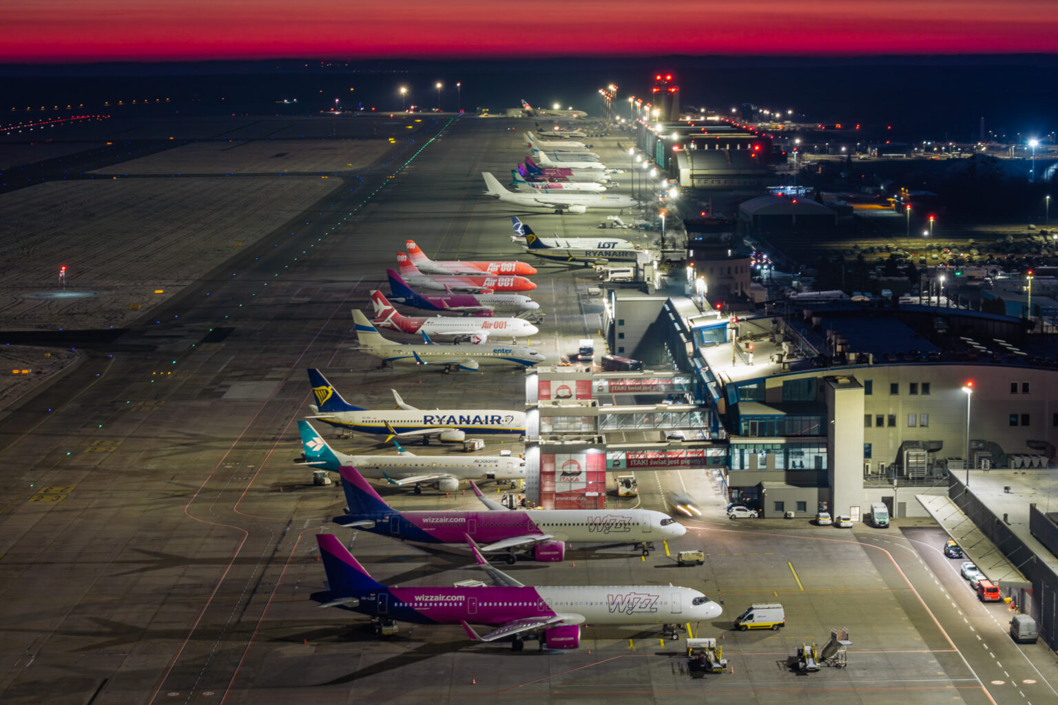 Katowice Airport - statystyki za luty