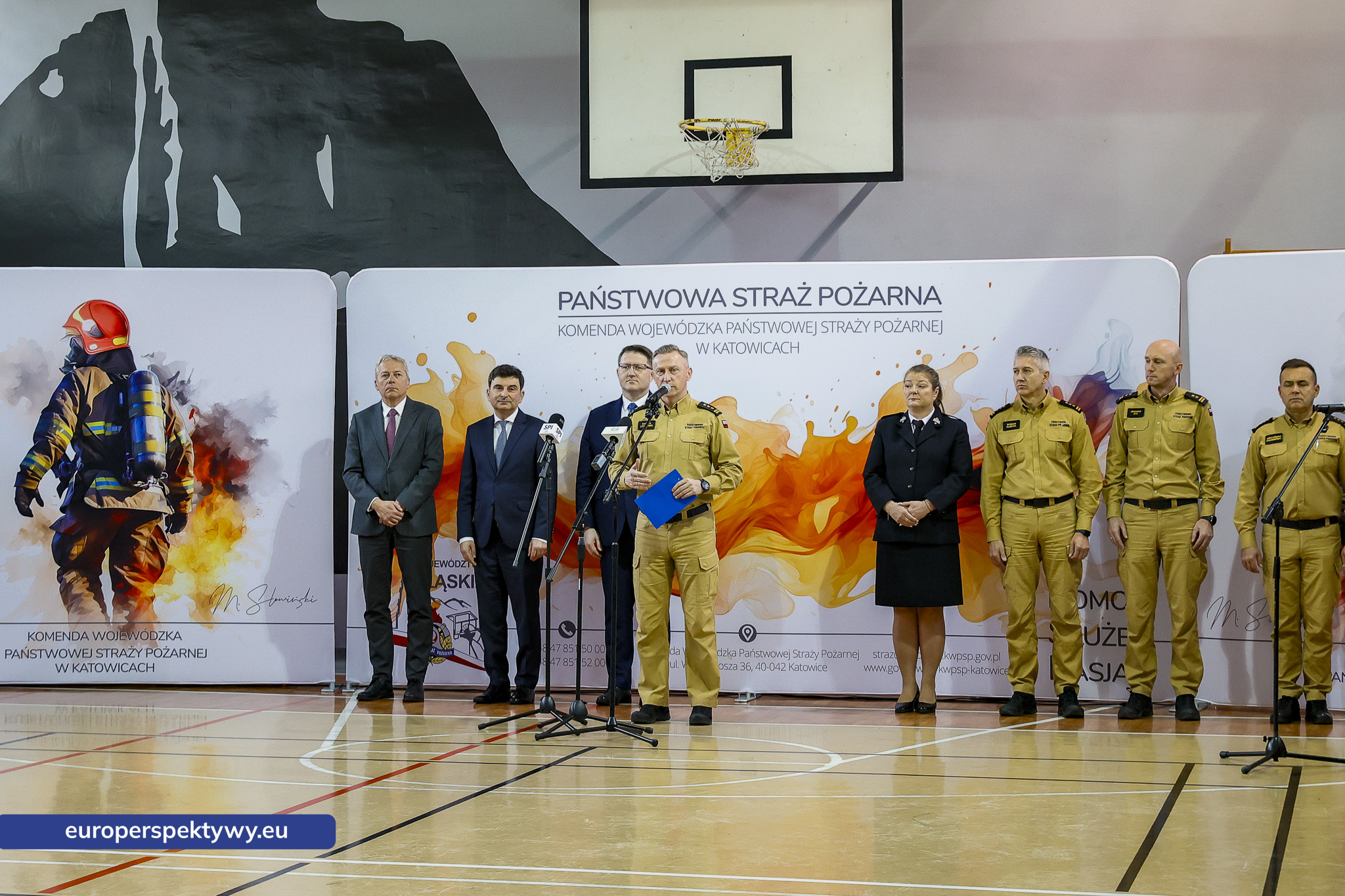 Przekazanie Pojazdow dla PSP i OSP-10 Europerspektywy Nowe samochody OSP w województwie śląskim. WFOŚiGW współfinansuje flotę za 20 mln zł