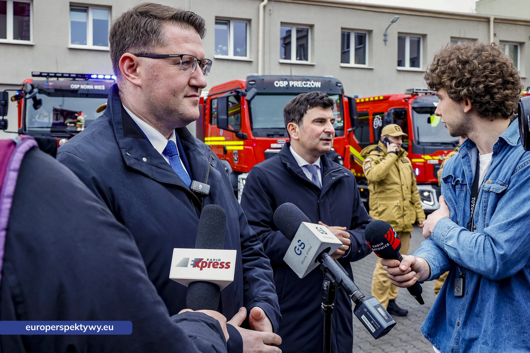 Przekazanie Pojazdow dla PSP i OSP-111 Europerspektywy Nowe samochody OSP w województwie śląskim. WFOŚiGW współfinansuje flotę za 20 mln zł