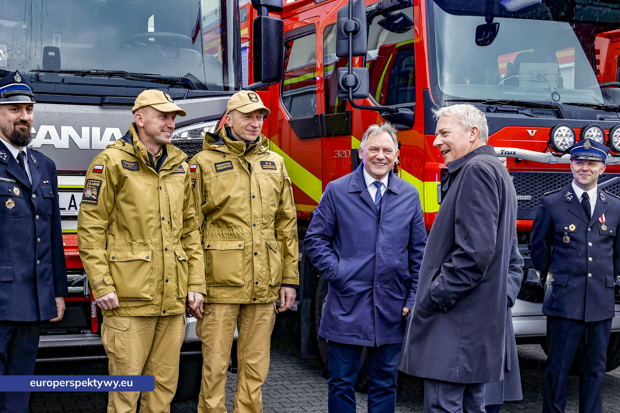Przekazanie Pojazdow dla PSP i OSP-114 Europerspektywy Nowe samochody OSP w województwie śląskim. WFOŚiGW współfinansuje flotę za 20 mln zł