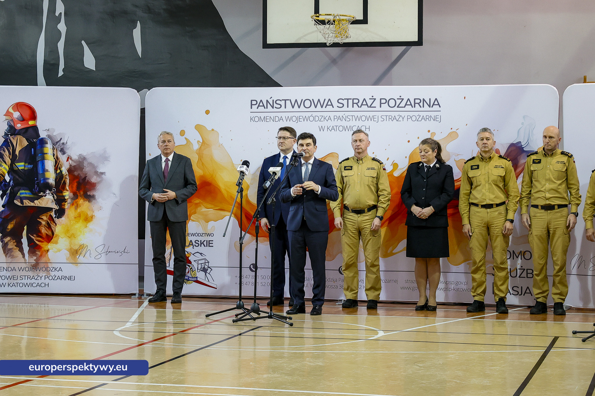 Przekazanie Pojazdow dla PSP i OSP-13 Europerspektywy Nowe samochody OSP w województwie śląskim. WFOŚiGW współfinansuje flotę za 20 mln zł