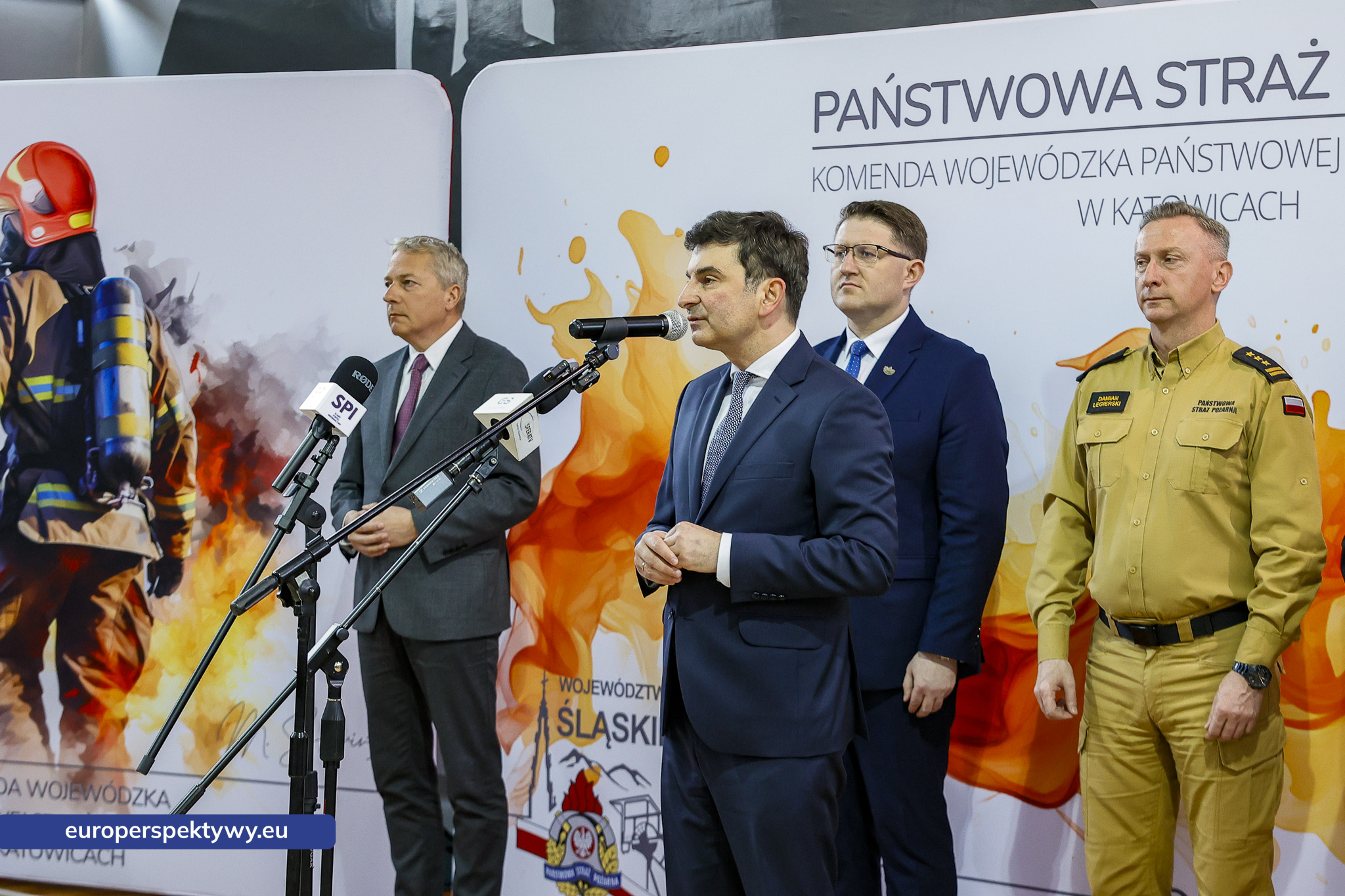 Przekazanie Pojazdow dla PSP i OSP-14 Europerspektywy Nowe samochody OSP w województwie śląskim. WFOŚiGW współfinansuje flotę za 20 mln zł