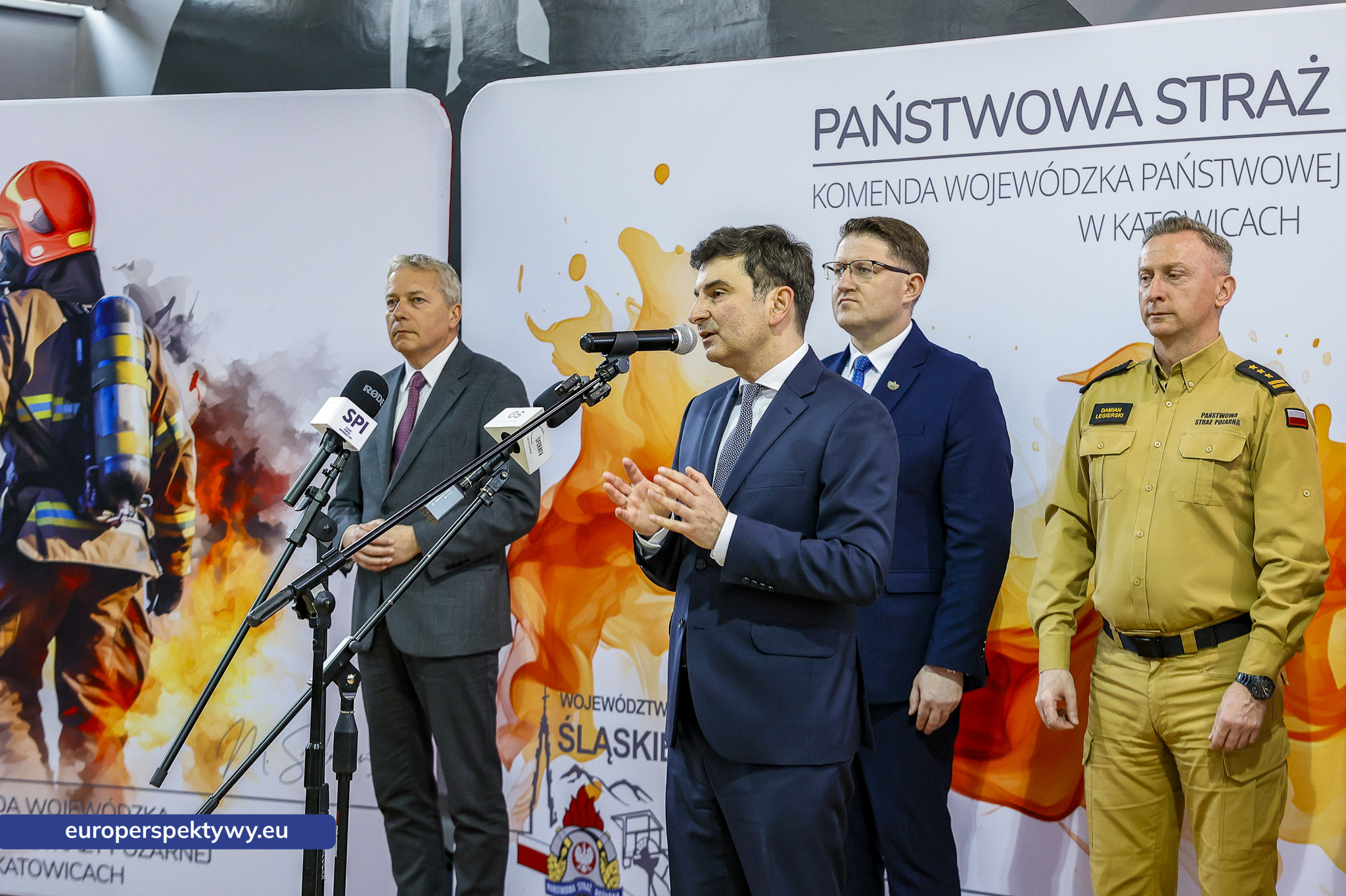 Przekazanie Pojazdow dla PSP i OSP-15 Europerspektywy Nowe samochody OSP w województwie śląskim. WFOŚiGW współfinansuje flotę za 20 mln zł