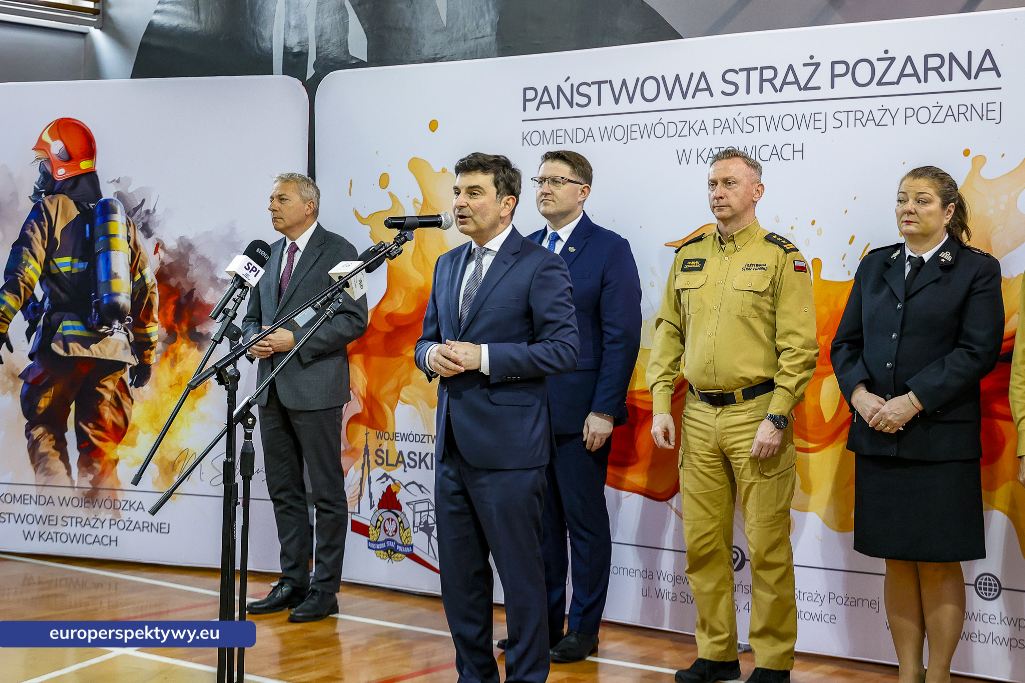 Przekazanie Pojazdow dla PSP i OSP-16 Europerspektywy Nowe samochody OSP w województwie śląskim. WFOŚiGW współfinansuje flotę za 20 mln zł