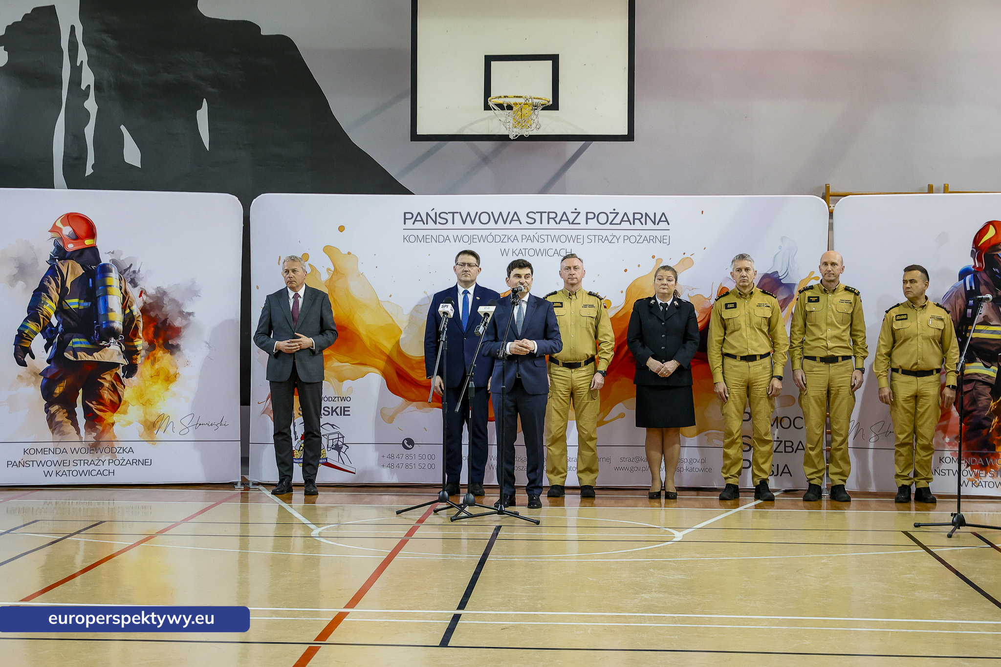 Przekazanie Pojazdow dla PSP i OSP-17 Europerspektywy Nowe samochody OSP w województwie śląskim. WFOŚiGW współfinansuje flotę za 20 mln zł