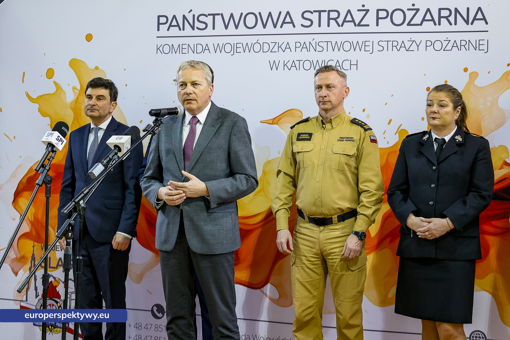 Przekazanie Pojazdow dla PSP i OSP-20 Europerspektywy Nowe samochody OSP w województwie śląskim. WFOŚiGW współfinansuje flotę za 20 mln zł