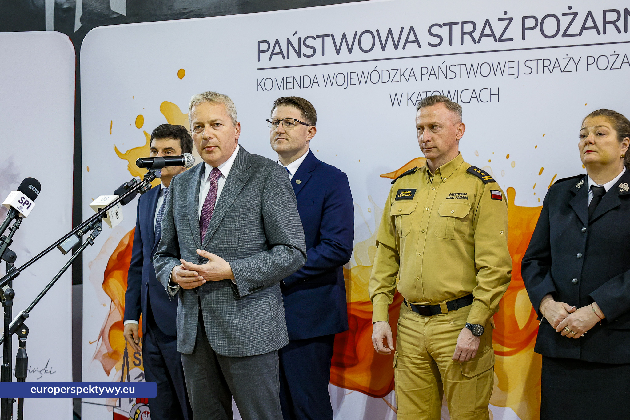 Przekazanie Pojazdow dla PSP i OSP-21 Europerspektywy Nowe samochody OSP w województwie śląskim. WFOŚiGW współfinansuje flotę za 20 mln zł