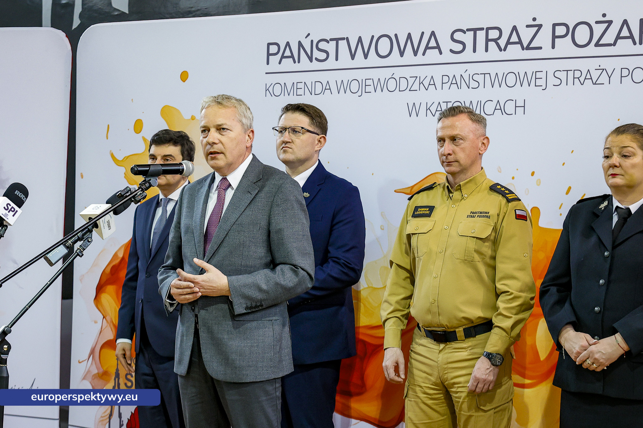 Przekazanie Pojazdow dla PSP i OSP-22 Europerspektywy Nowe samochody OSP w województwie śląskim. WFOŚiGW współfinansuje flotę za 20 mln zł