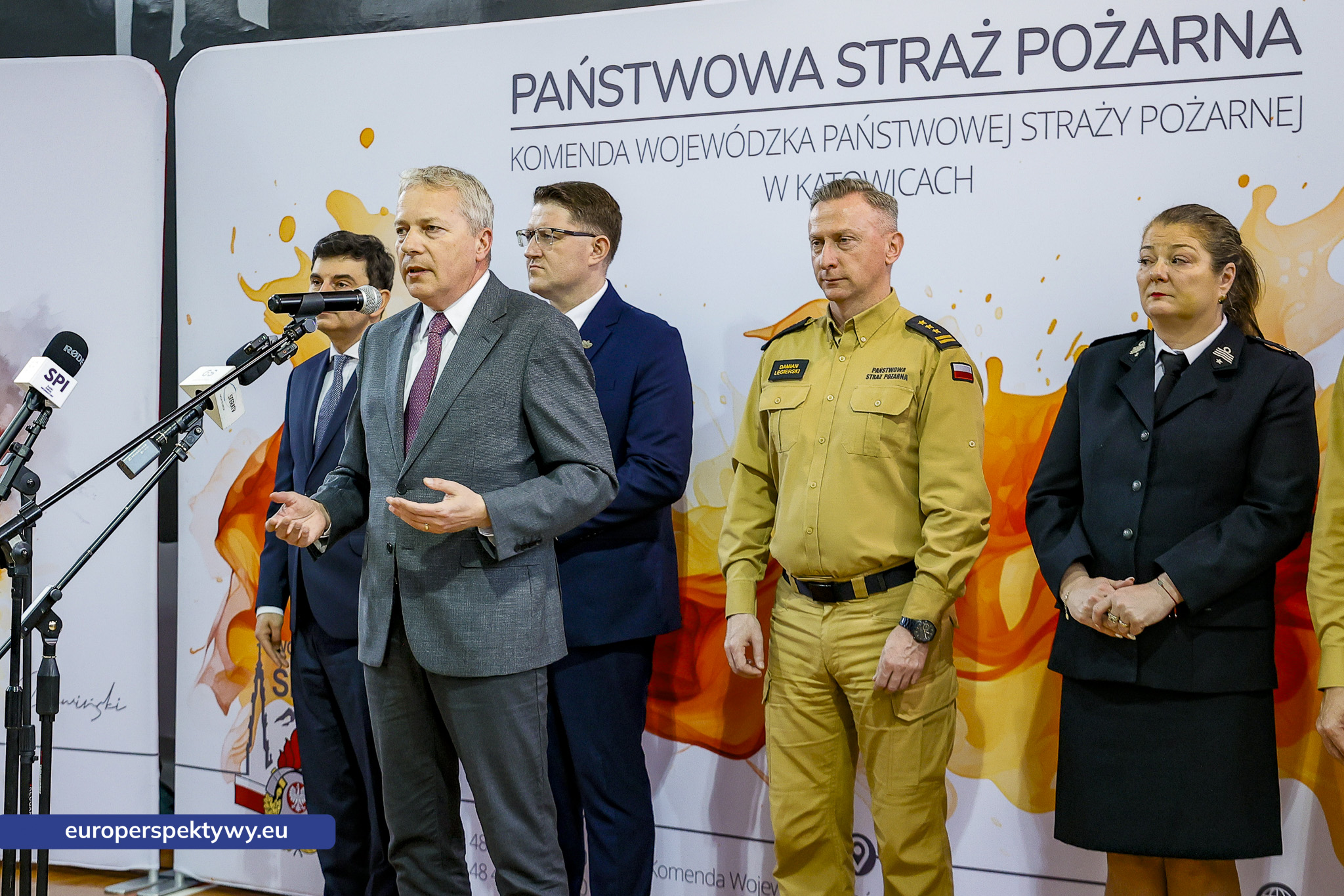 Przekazanie Pojazdow dla PSP i OSP-23 Europerspektywy Nowe samochody OSP w województwie śląskim. WFOŚiGW współfinansuje flotę za 20 mln zł