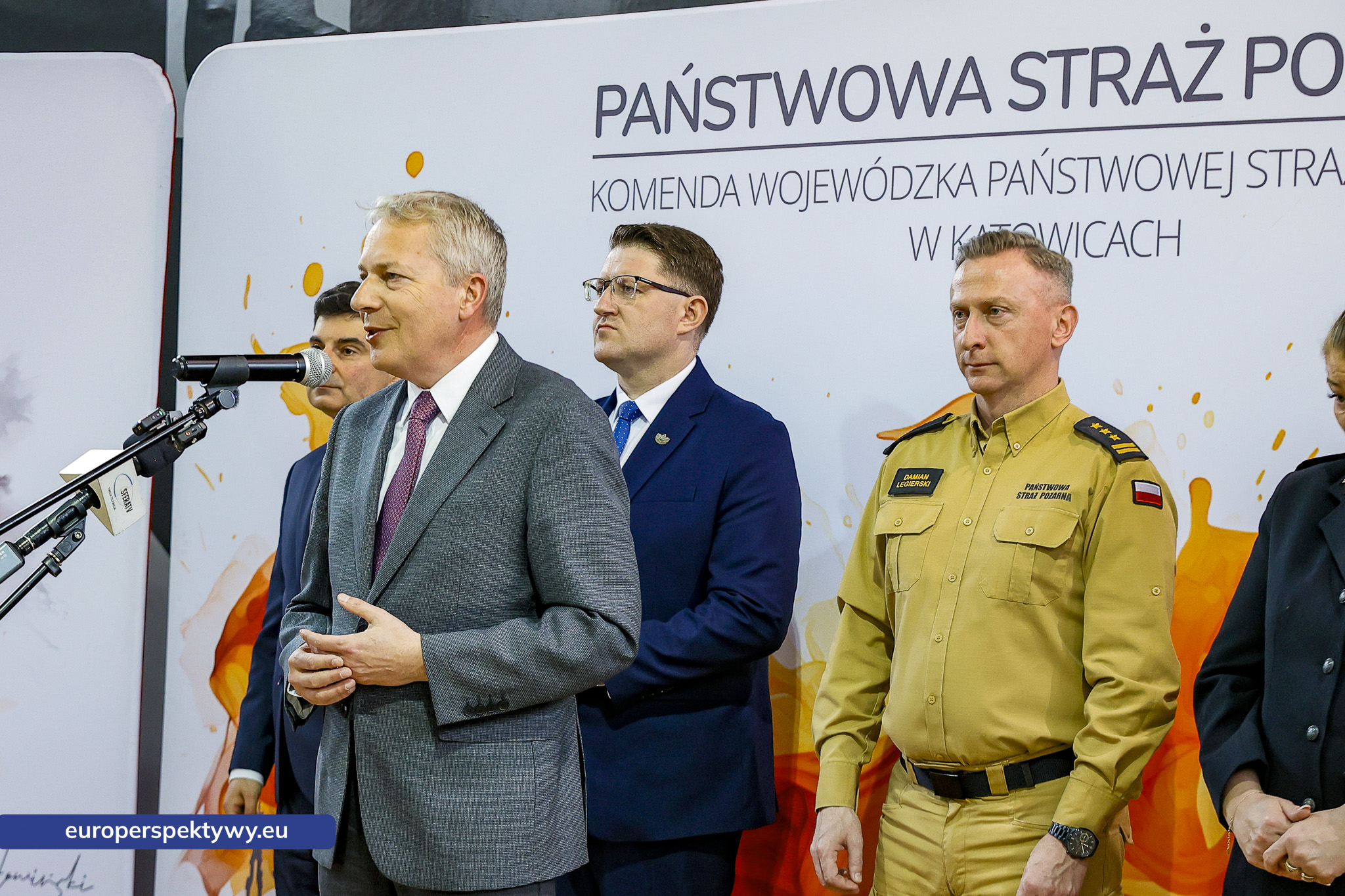 Przekazanie Pojazdow dla PSP i OSP-24 Europerspektywy Nowe samochody OSP w województwie śląskim. WFOŚiGW współfinansuje flotę za 20 mln zł