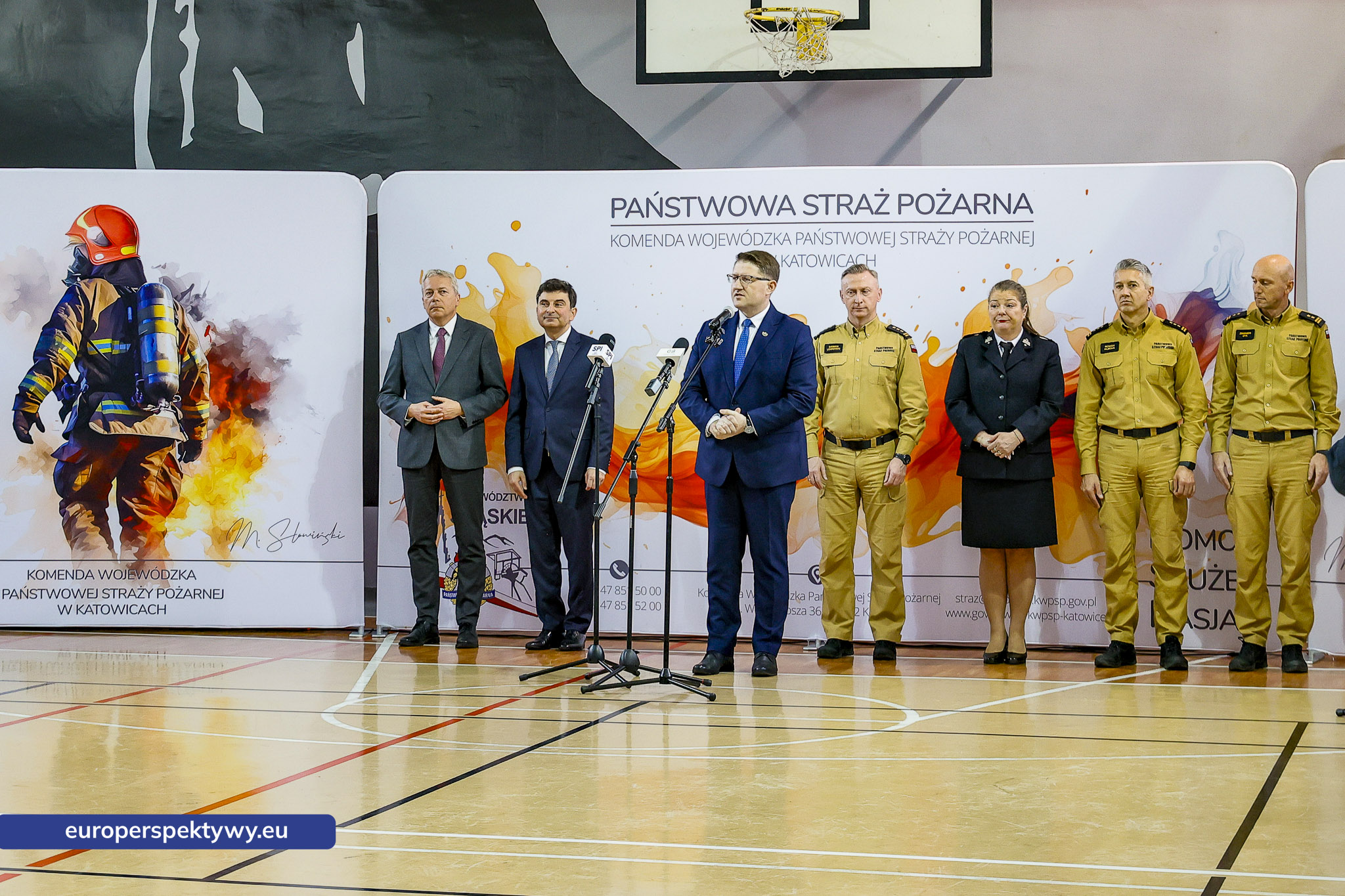 Przekazanie Pojazdow dla PSP i OSP-25 Europerspektywy Nowe samochody OSP w województwie śląskim. WFOŚiGW współfinansuje flotę za 20 mln zł