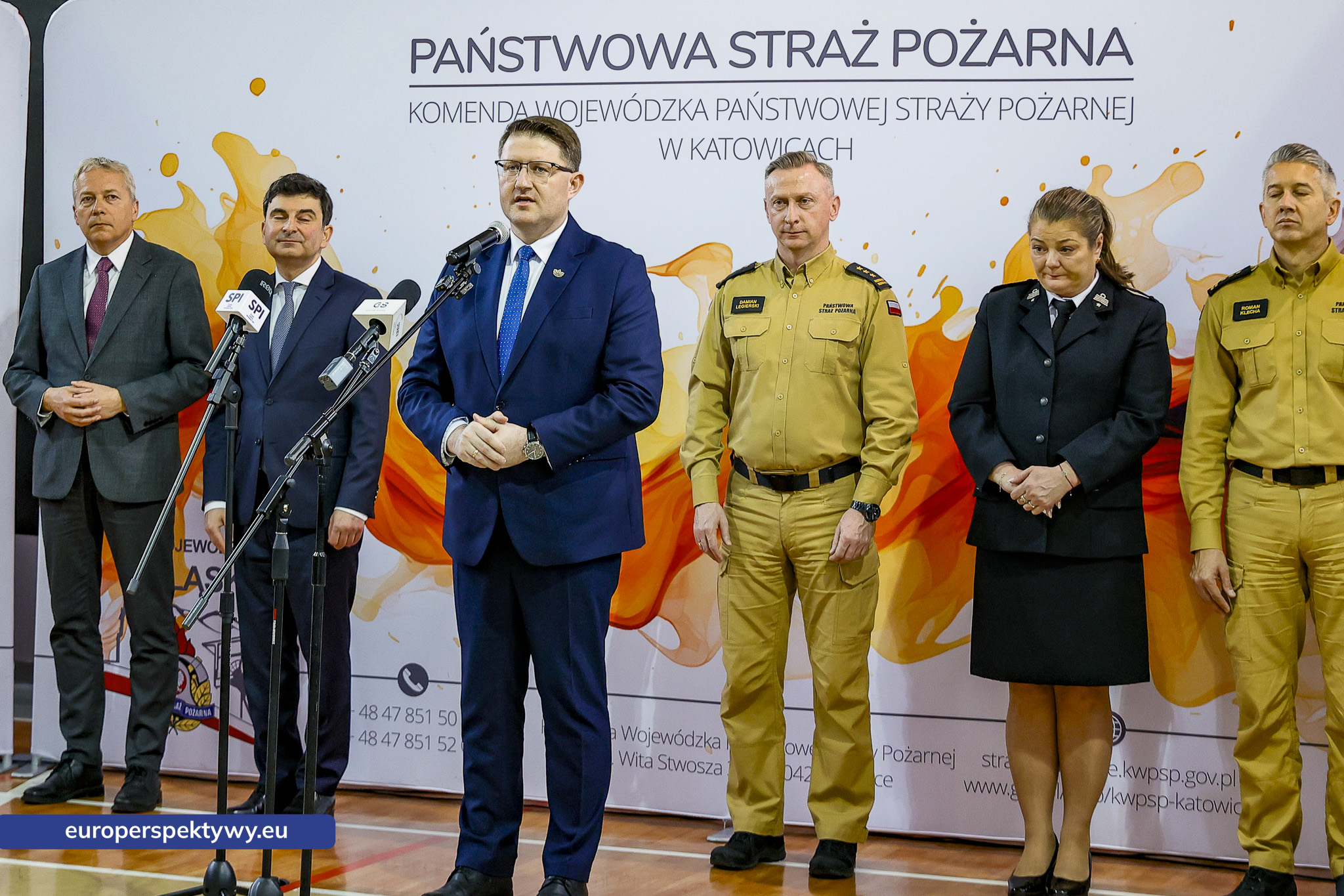 Przekazanie Pojazdow dla PSP i OSP-26 Europerspektywy Nowe samochody OSP w województwie śląskim. WFOŚiGW współfinansuje flotę za 20 mln zł