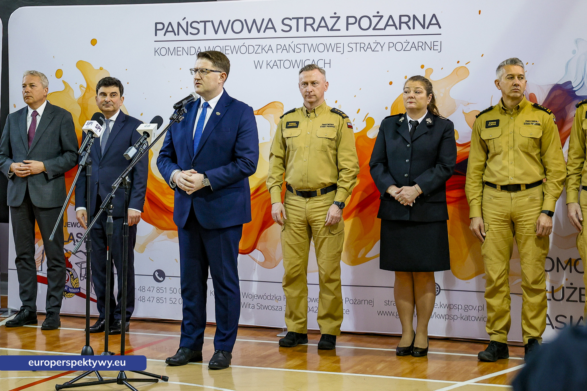 Przekazanie Pojazdow dla PSP i OSP-27 Europerspektywy Nowe samochody OSP w województwie śląskim. WFOŚiGW współfinansuje flotę za 20 mln zł