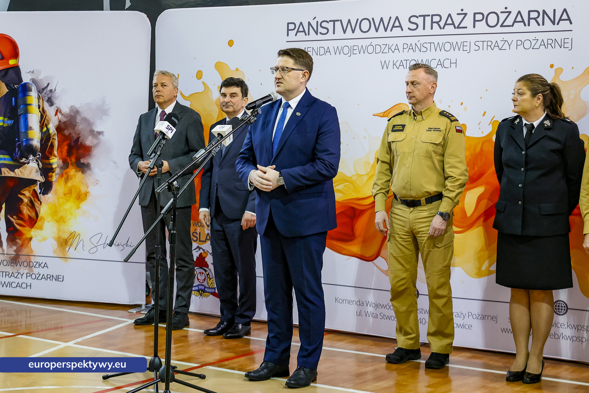 Przekazanie Pojazdow dla PSP i OSP-29 Europerspektywy Nowe samochody OSP w województwie śląskim. WFOŚiGW współfinansuje flotę za 20 mln zł