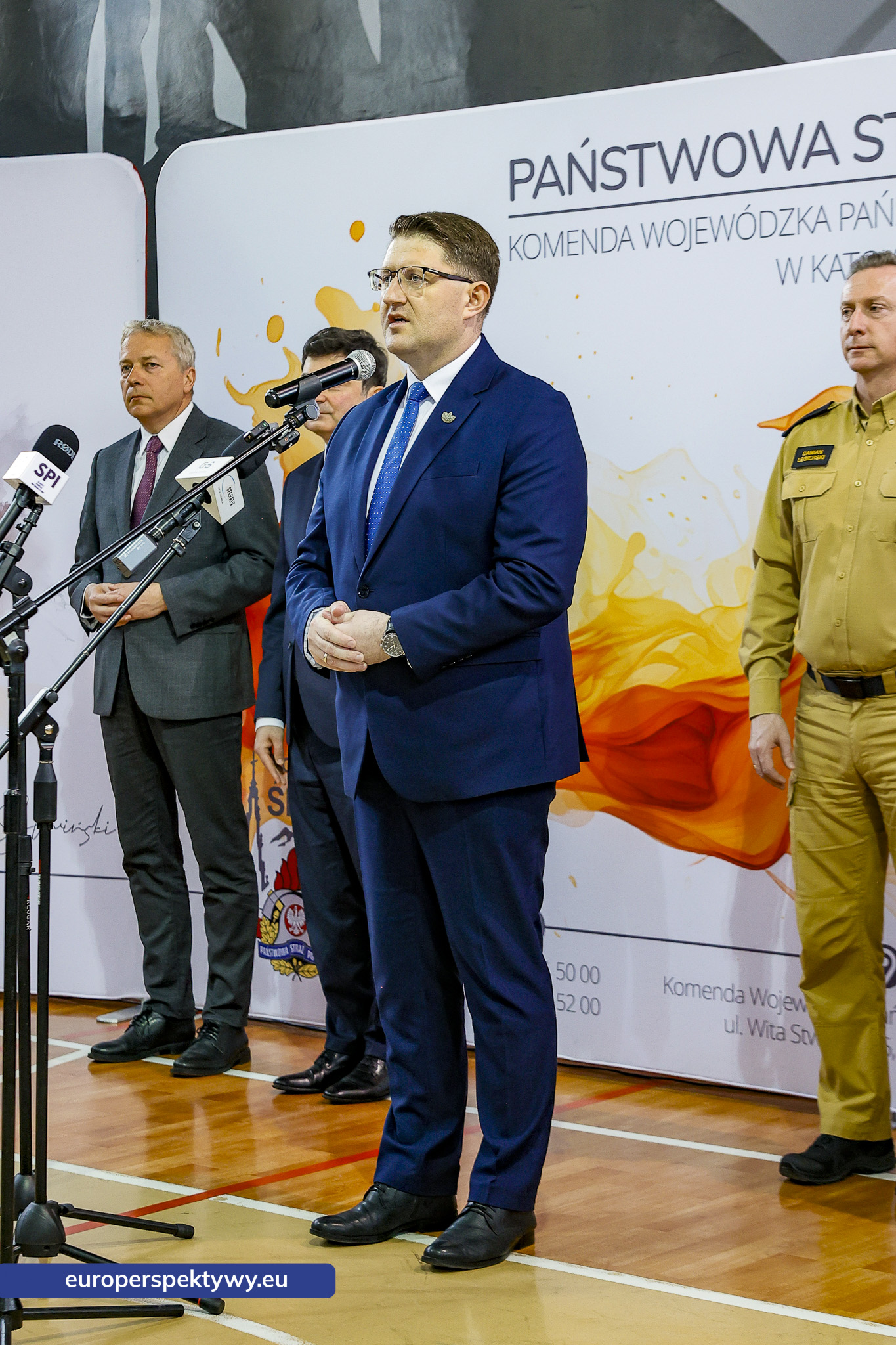 Przekazanie Pojazdow dla PSP i OSP-30 Europerspektywy Nowe samochody OSP w województwie śląskim. WFOŚiGW współfinansuje flotę za 20 mln zł