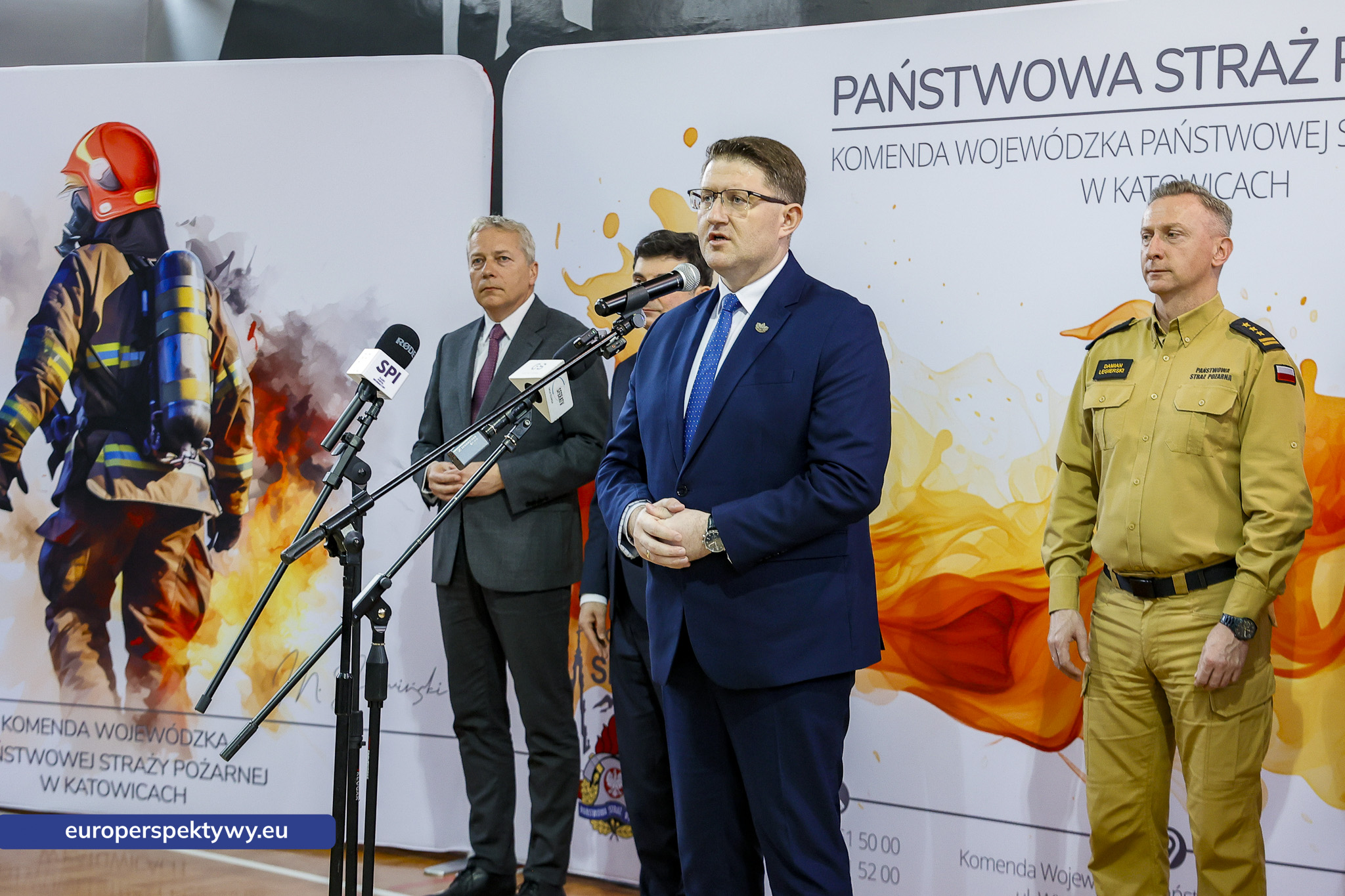 Przekazanie Pojazdow dla PSP i OSP-31 Europerspektywy Nowe samochody OSP w województwie śląskim. WFOŚiGW współfinansuje flotę za 20 mln zł