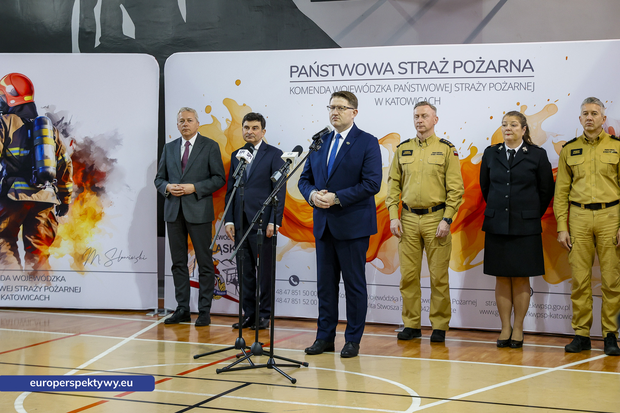 Przekazanie Pojazdow dla PSP i OSP-32 Europerspektywy Nowe samochody OSP w województwie śląskim. WFOŚiGW współfinansuje flotę za 20 mln zł