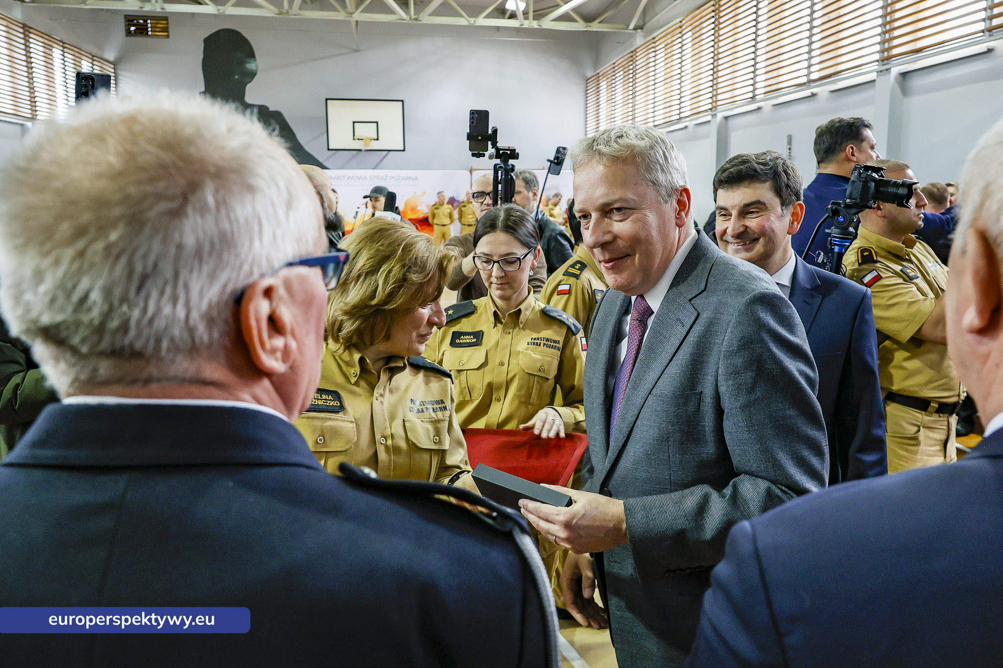 Przekazanie Pojazdow dla PSP i OSP-48 Europerspektywy Nowe samochody OSP w województwie śląskim. WFOŚiGW współfinansuje flotę za 20 mln zł