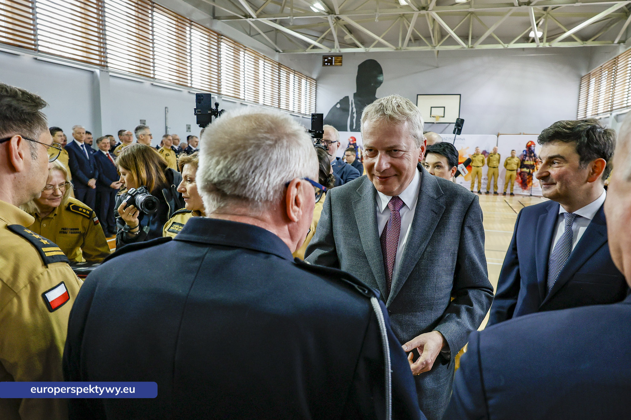 Przekazanie Pojazdow dla PSP i OSP-49 Europerspektywy Nowe samochody OSP w województwie śląskim. WFOŚiGW współfinansuje flotę za 20 mln zł