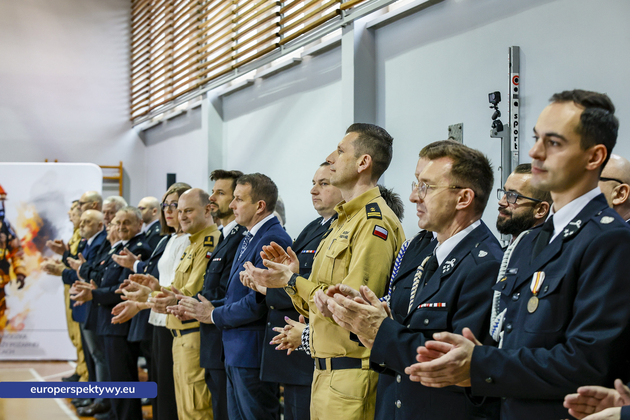 Przekazanie Pojazdow dla PSP i OSP-5 Europerspektywy Nowe samochody OSP w województwie śląskim. WFOŚiGW współfinansuje flotę za 20 mln zł