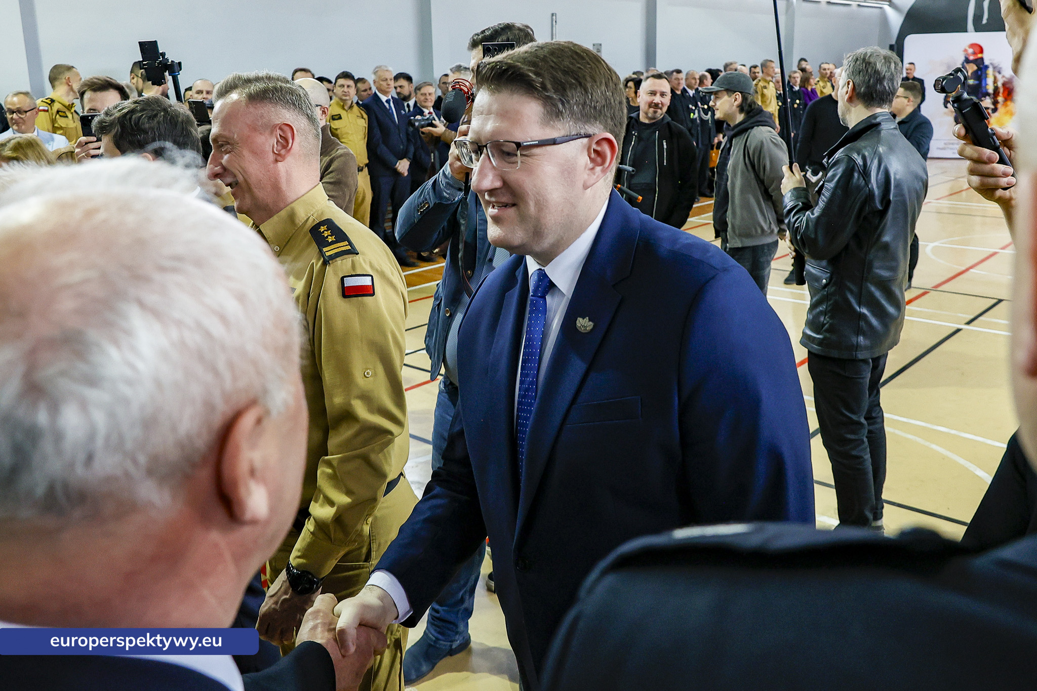 Przekazanie Pojazdow dla PSP i OSP-51 Europerspektywy Nowe samochody OSP w województwie śląskim. WFOŚiGW współfinansuje flotę za 20 mln zł