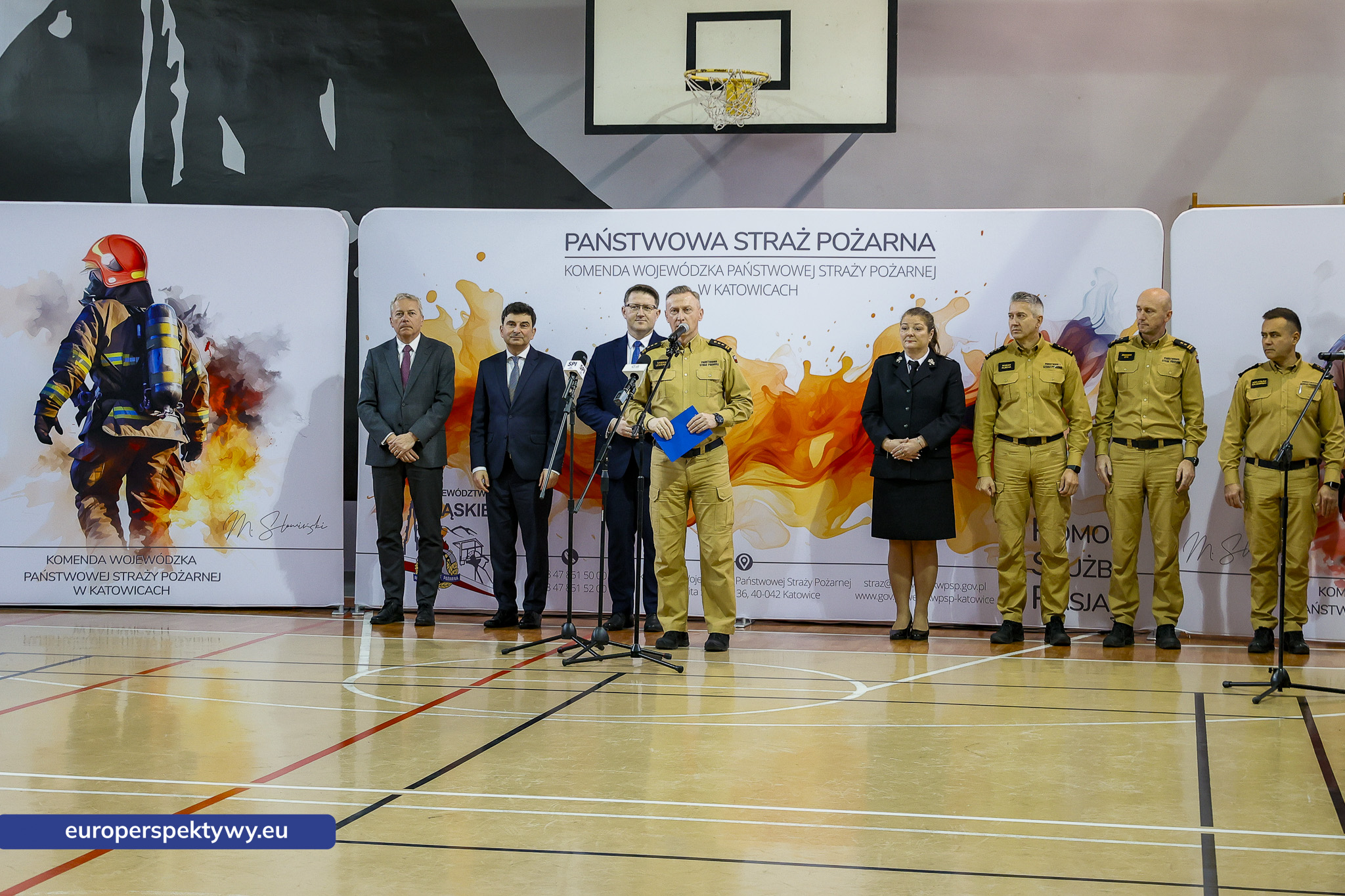 Przekazanie Pojazdow dla PSP i OSP-6 Europerspektywy Nowe samochody OSP w województwie śląskim. WFOŚiGW współfinansuje flotę za 20 mln zł