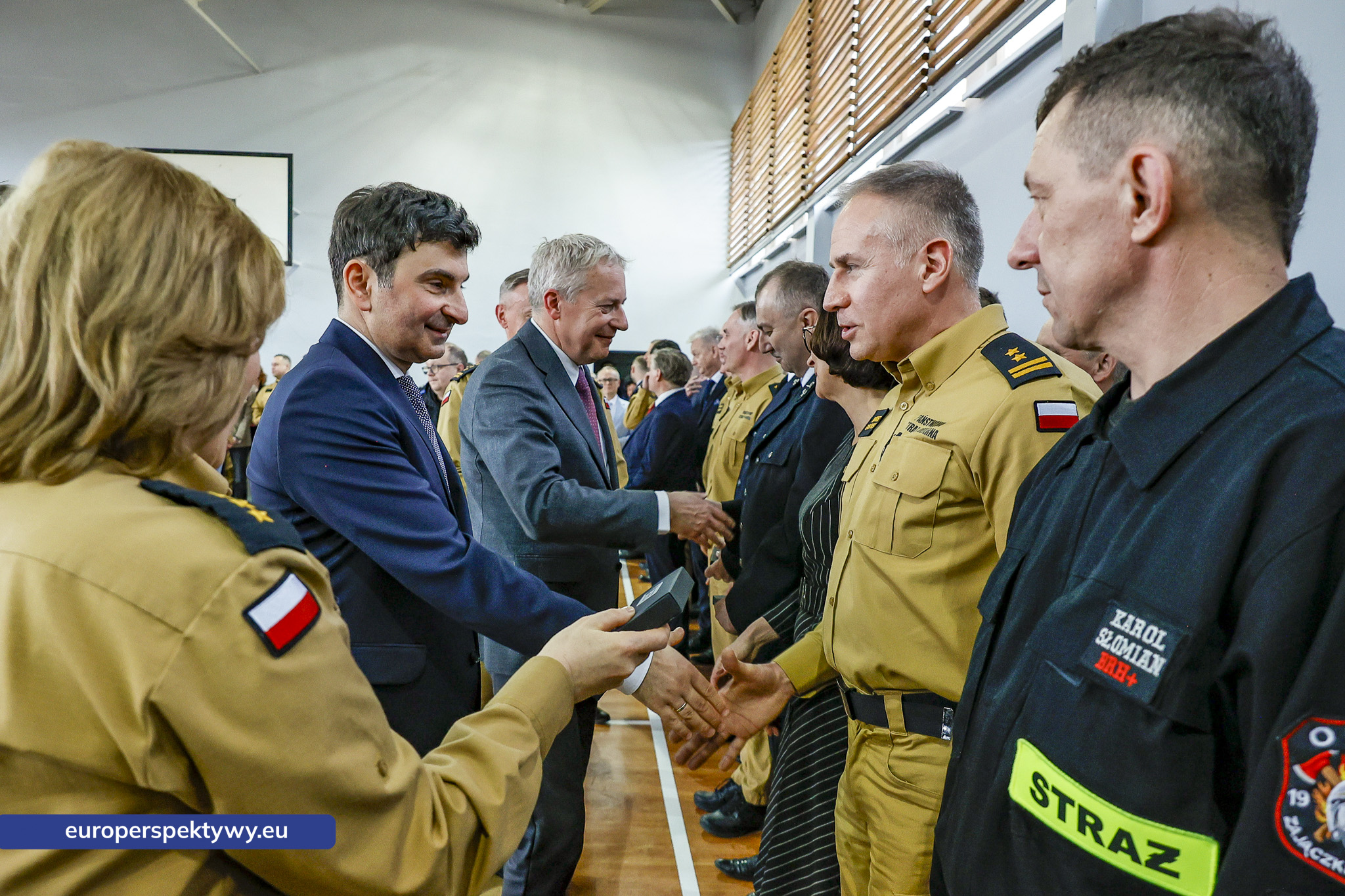 Przekazanie Pojazdow dla PSP i OSP-61 Europerspektywy Nowe samochody OSP w województwie śląskim. WFOŚiGW współfinansuje flotę za 20 mln zł