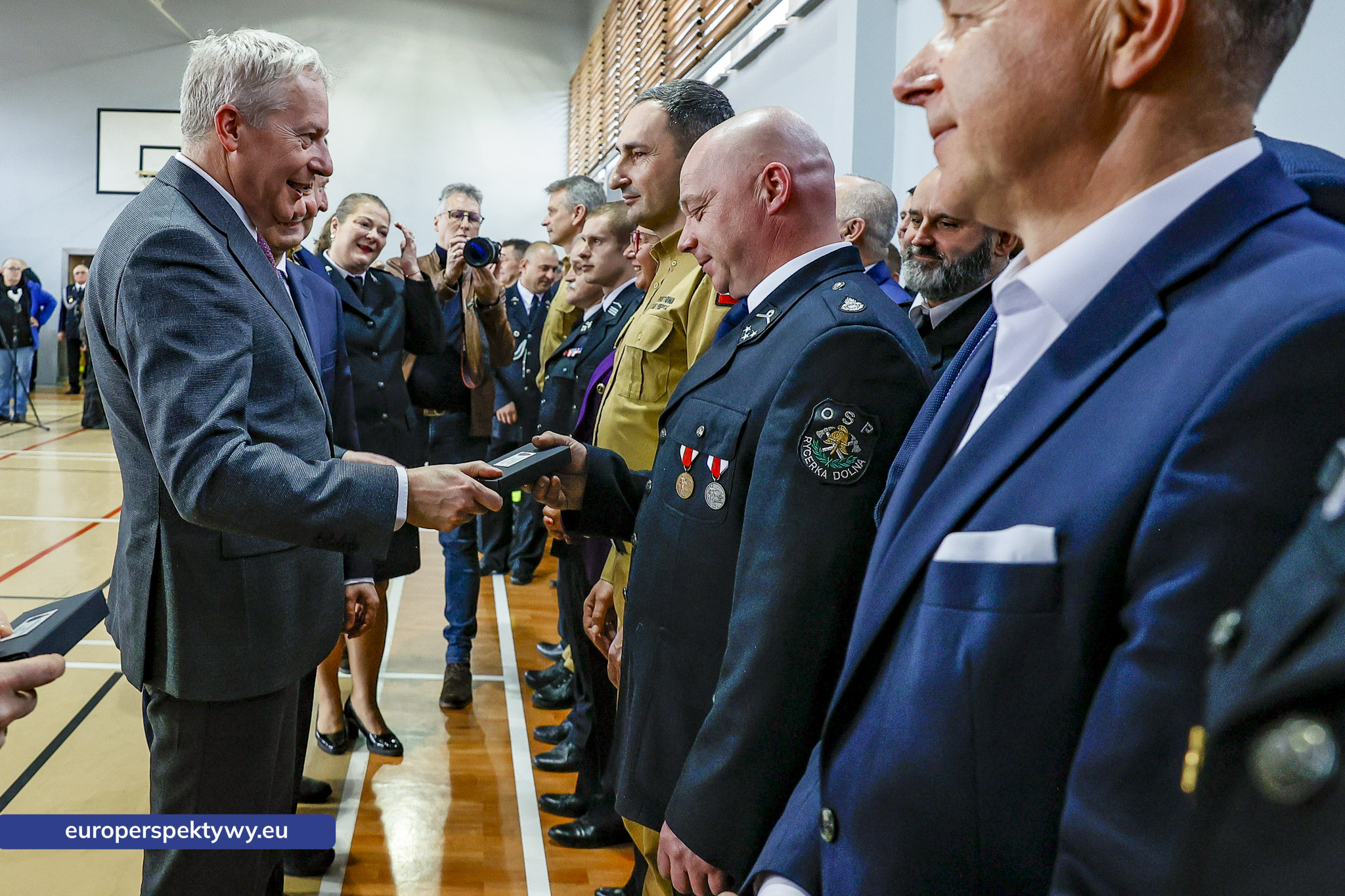 Przekazanie Pojazdow dla PSP i OSP-68 Europerspektywy Nowe samochody OSP w województwie śląskim. WFOŚiGW współfinansuje flotę za 20 mln zł