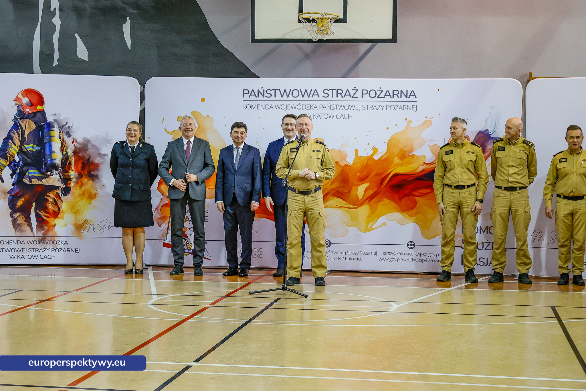 Przekazanie Pojazdow dla PSP i OSP-72 Europerspektywy Nowe samochody OSP w województwie śląskim. WFOŚiGW współfinansuje flotę za 20 mln zł