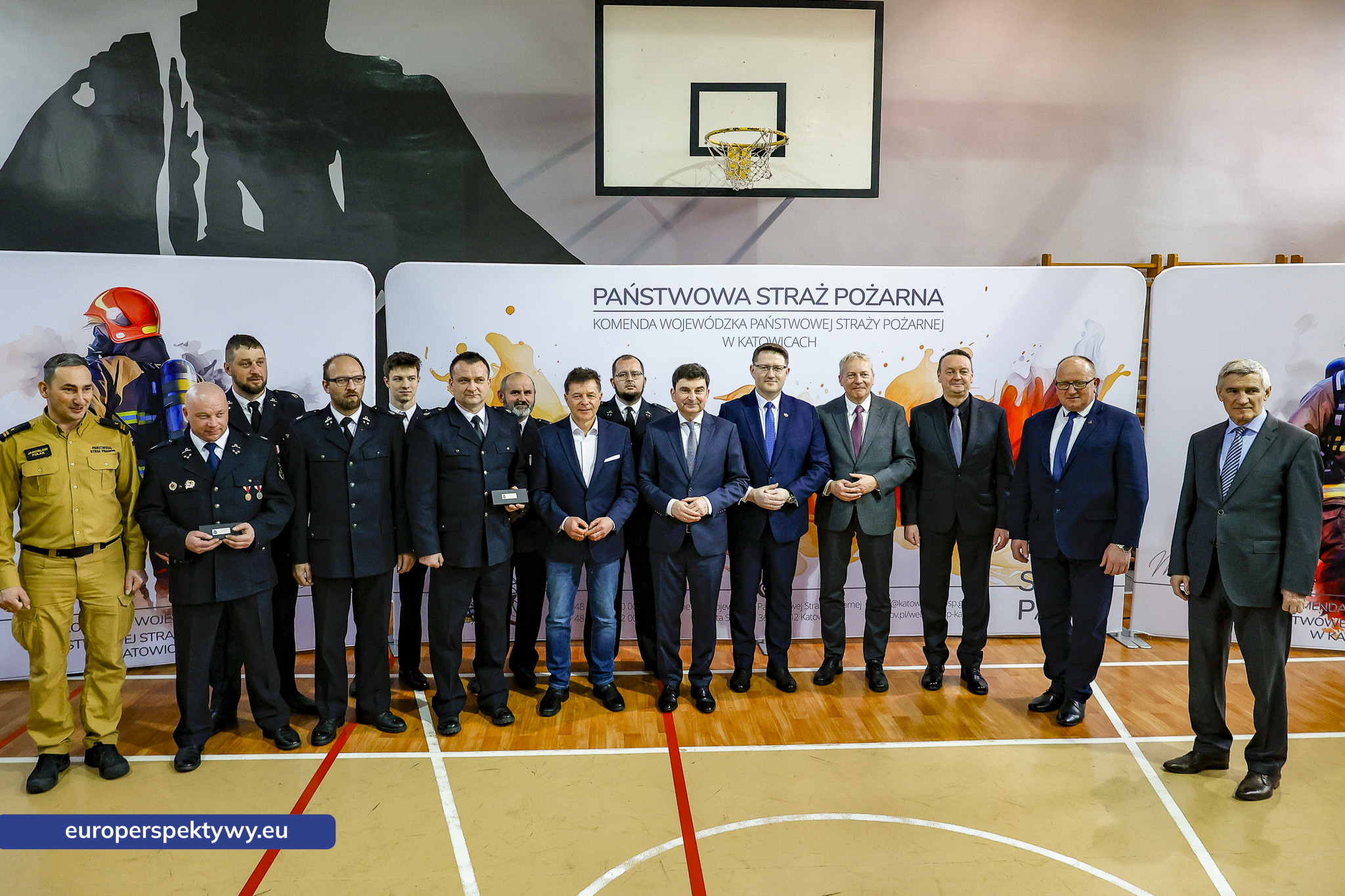 Przekazanie Pojazdow dla PSP i OSP-75 Europerspektywy Nowe samochody OSP w województwie śląskim. WFOŚiGW współfinansuje flotę za 20 mln zł