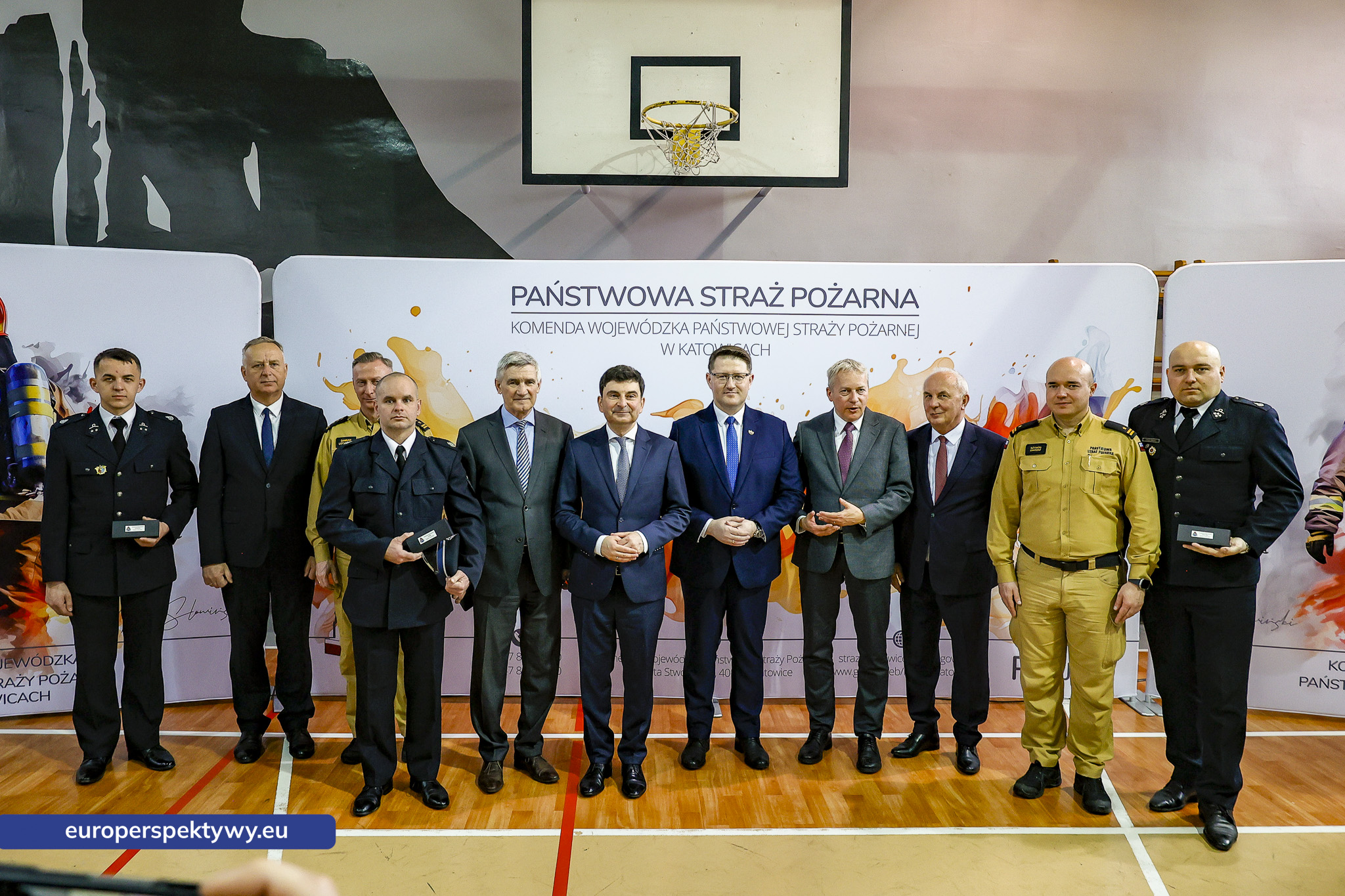 Przekazanie Pojazdow dla PSP i OSP-76 Europerspektywy Nowe samochody OSP w województwie śląskim. WFOŚiGW współfinansuje flotę za 20 mln zł