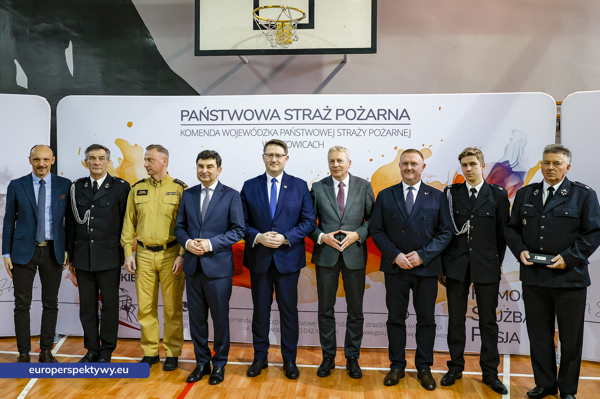 Przekazanie Pojazdow dla PSP i OSP-77 Europerspektywy Nowe samochody OSP w województwie śląskim. WFOŚiGW współfinansuje flotę za 20 mln zł