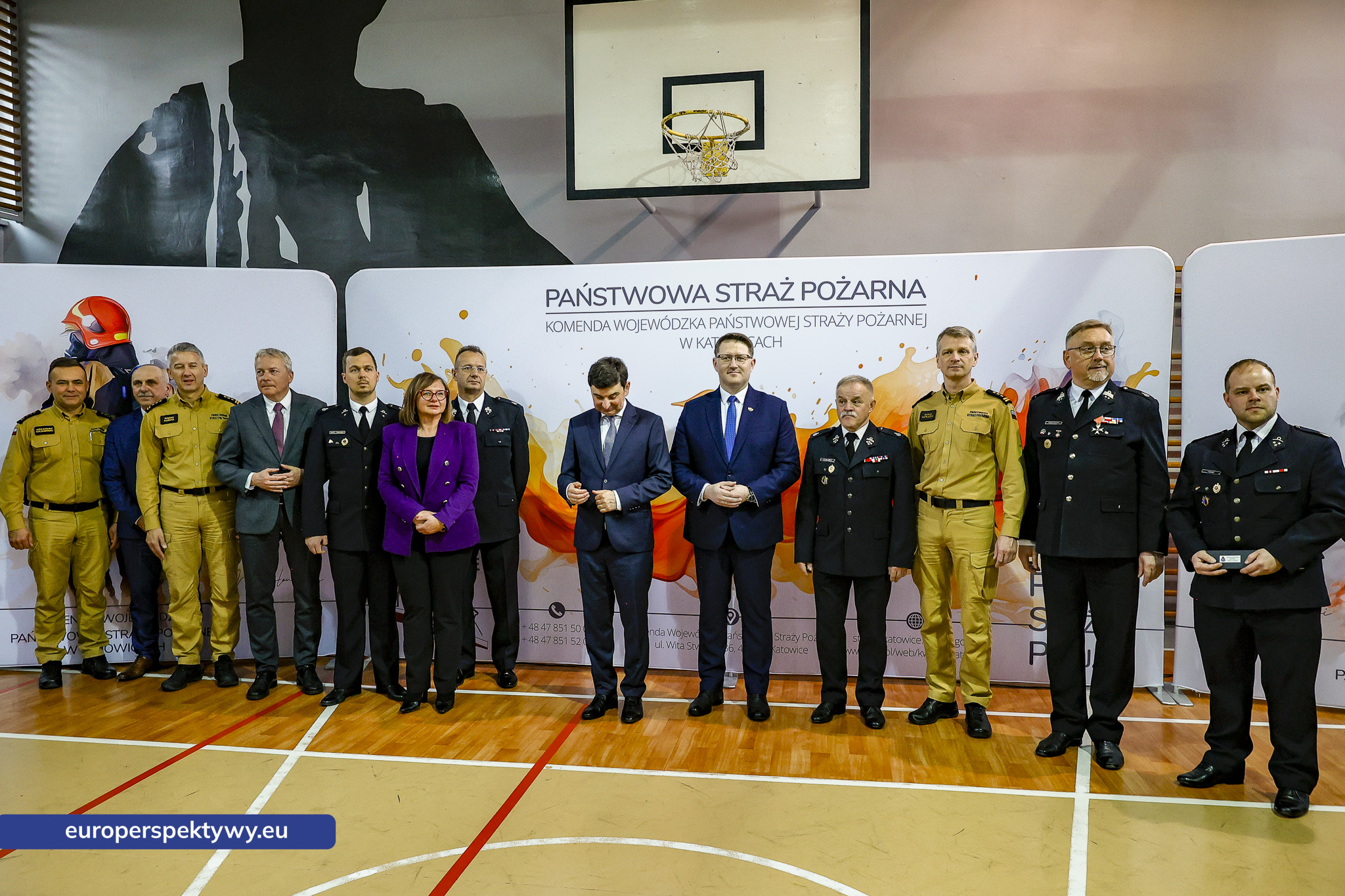 Przekazanie Pojazdow dla PSP i OSP-79 Europerspektywy Nowe samochody OSP w województwie śląskim. WFOŚiGW współfinansuje flotę za 20 mln zł