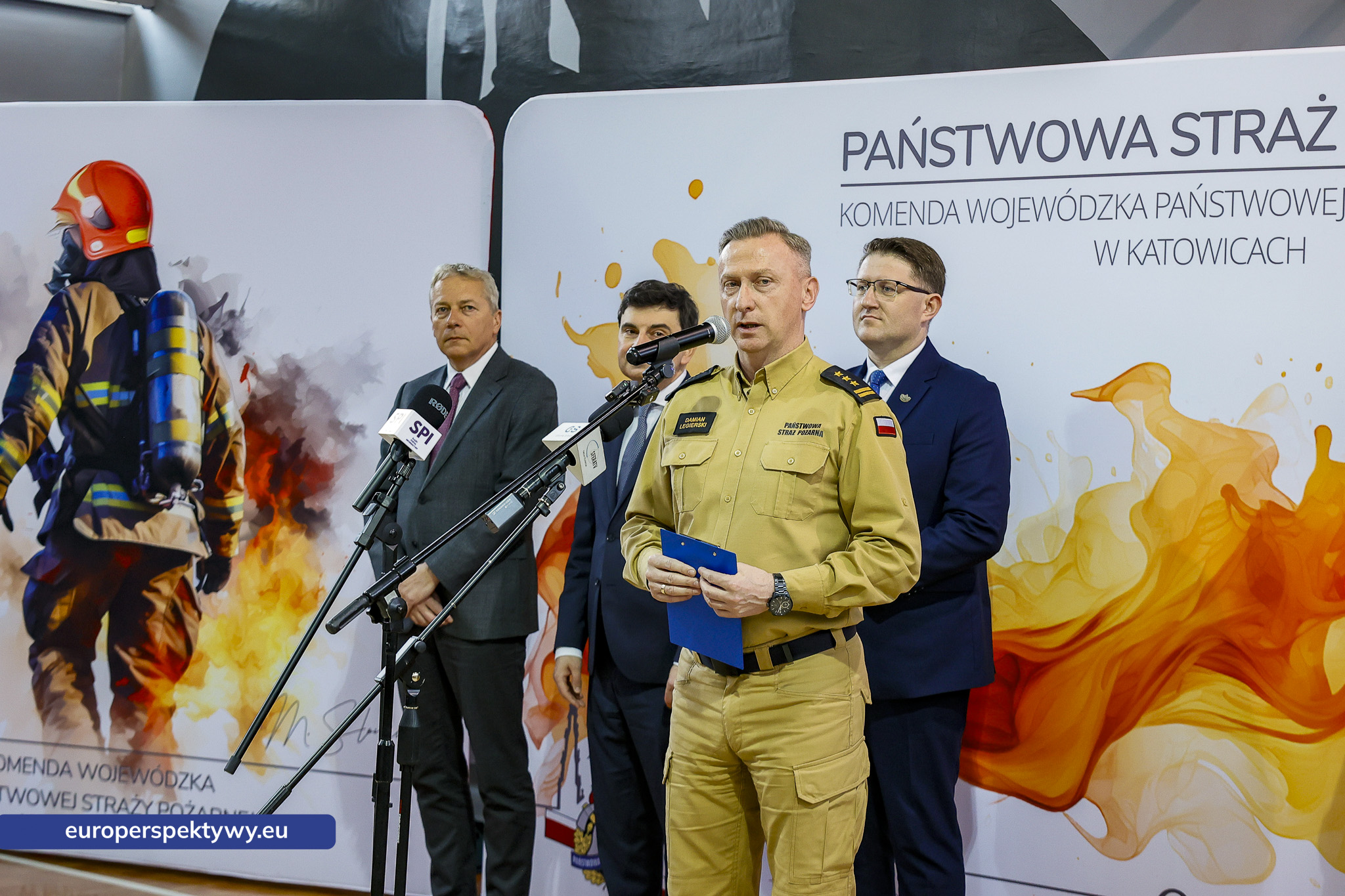 Przekazanie Pojazdow dla PSP i OSP-8 Europerspektywy Nowe samochody OSP w województwie śląskim. WFOŚiGW współfinansuje flotę za 20 mln zł