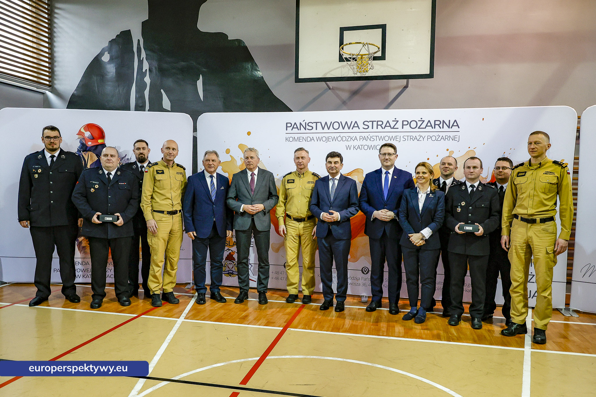 Przekazanie Pojazdow dla PSP i OSP-80 Europerspektywy Nowe samochody OSP w województwie śląskim. WFOŚiGW współfinansuje flotę za 20 mln zł