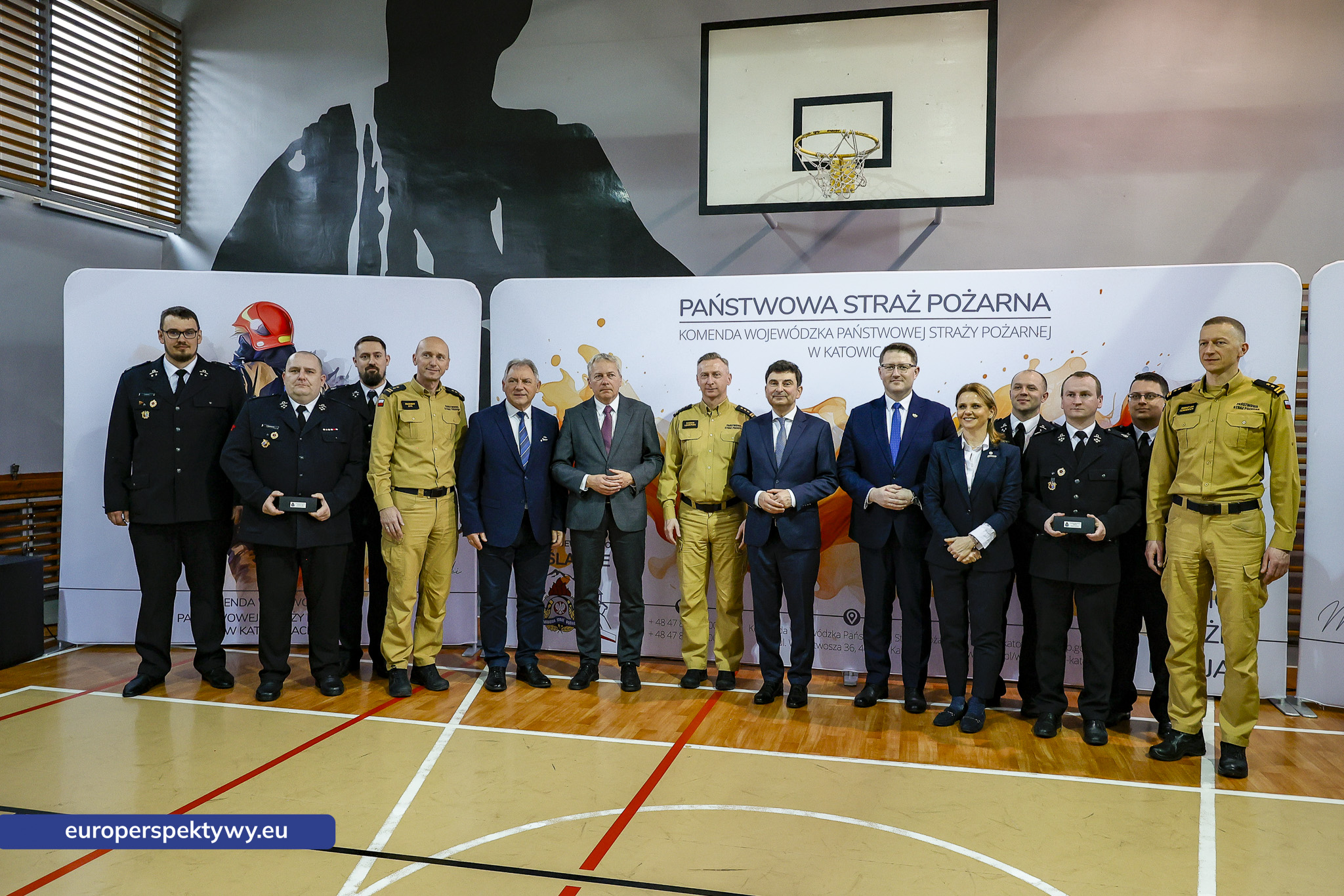 Przekazanie Pojazdow dla PSP i OSP-81 Europerspektywy Nowe samochody OSP w województwie śląskim. WFOŚiGW współfinansuje flotę za 20 mln zł