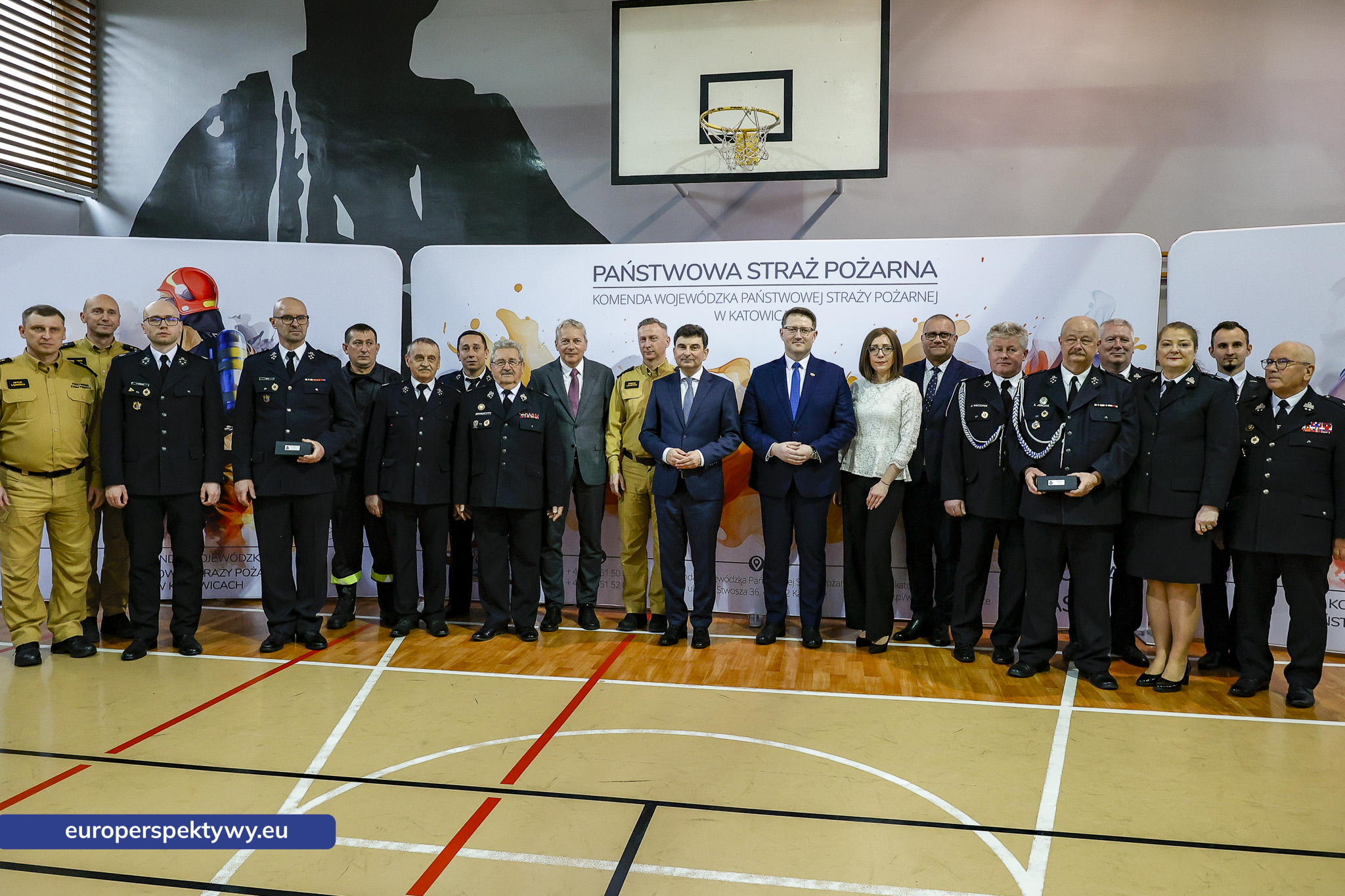 Przekazanie Pojazdow dla PSP i OSP-82 Europerspektywy Nowe samochody OSP w województwie śląskim. WFOŚiGW współfinansuje flotę za 20 mln zł