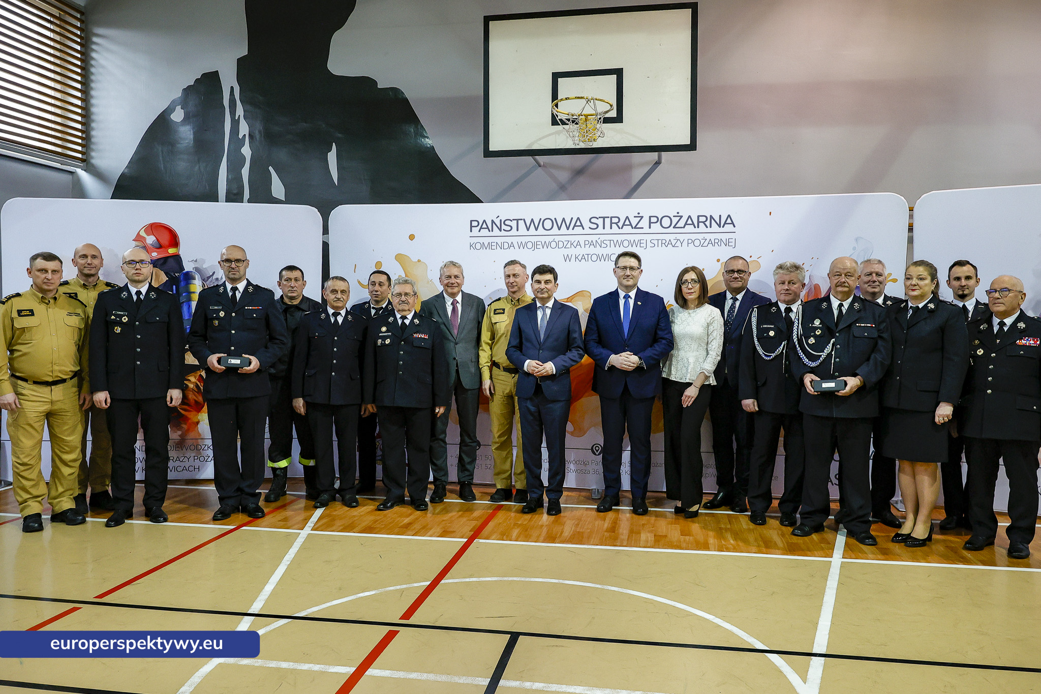 Przekazanie Pojazdow dla PSP i OSP-83 Europerspektywy Nowe samochody OSP w województwie śląskim. WFOŚiGW współfinansuje flotę za 20 mln zł