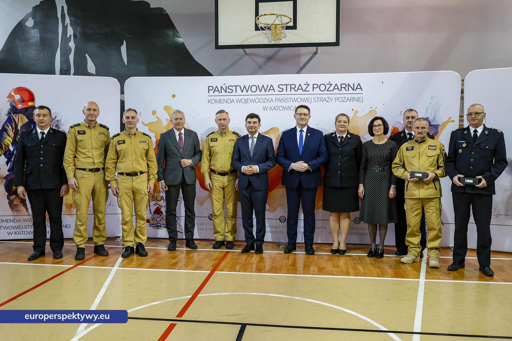 Przekazanie Pojazdow dla PSP i OSP-85 Europerspektywy Nowe samochody OSP w województwie śląskim. WFOŚiGW współfinansuje flotę za 20 mln zł