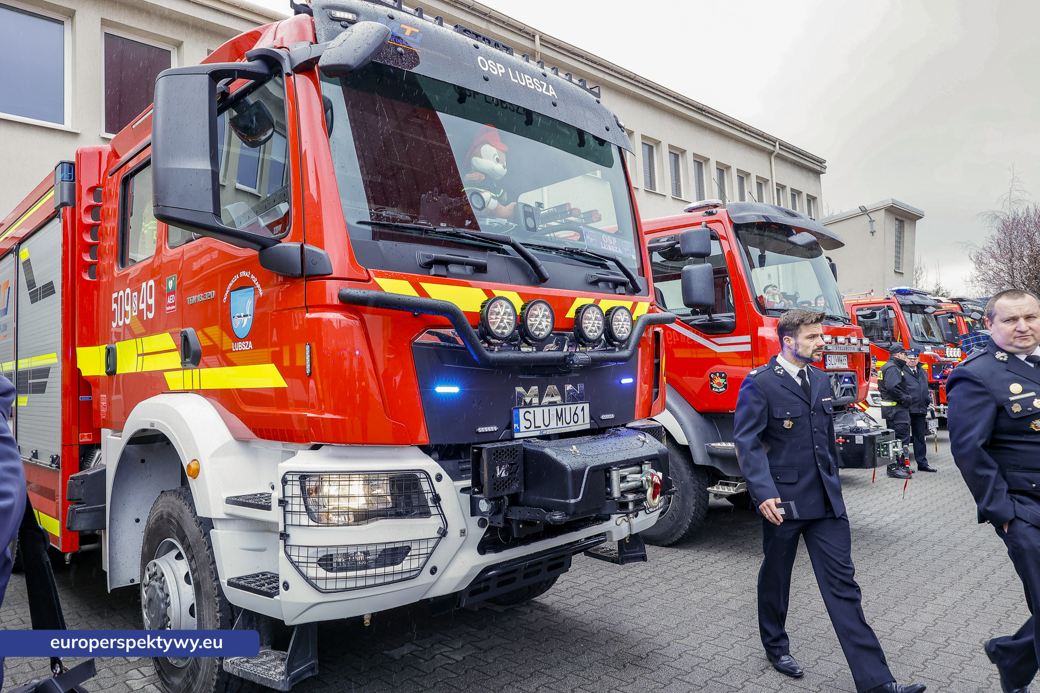 Przekazanie Pojazdow dla PSP i OSP-87 Europerspektywy Nowe samochody OSP w województwie śląskim. WFOŚiGW współfinansuje flotę za 20 mln zł