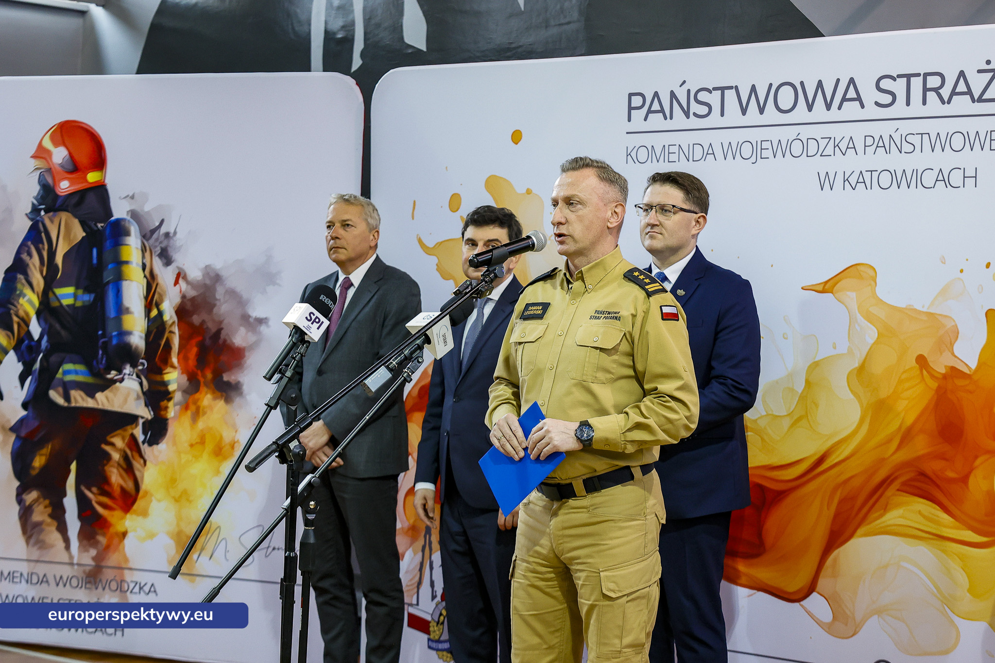 Przekazanie Pojazdow dla PSP i OSP-9 Europerspektywy Nowe samochody OSP w województwie śląskim. WFOŚiGW współfinansuje flotę za 20 mln zł