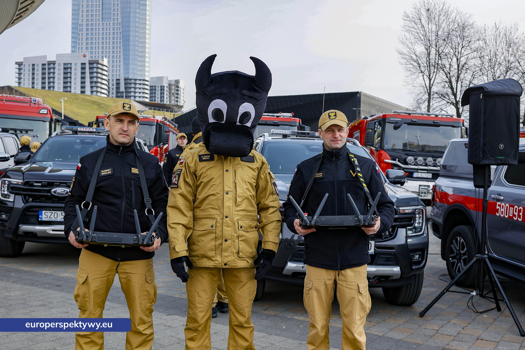 Europerspektywy Przekazanie sprzętu dla PSP w Katowicach. Nowe wozy strażackie i specjalistyczne wyposażenie dla jednostek z województwa śląskiego
