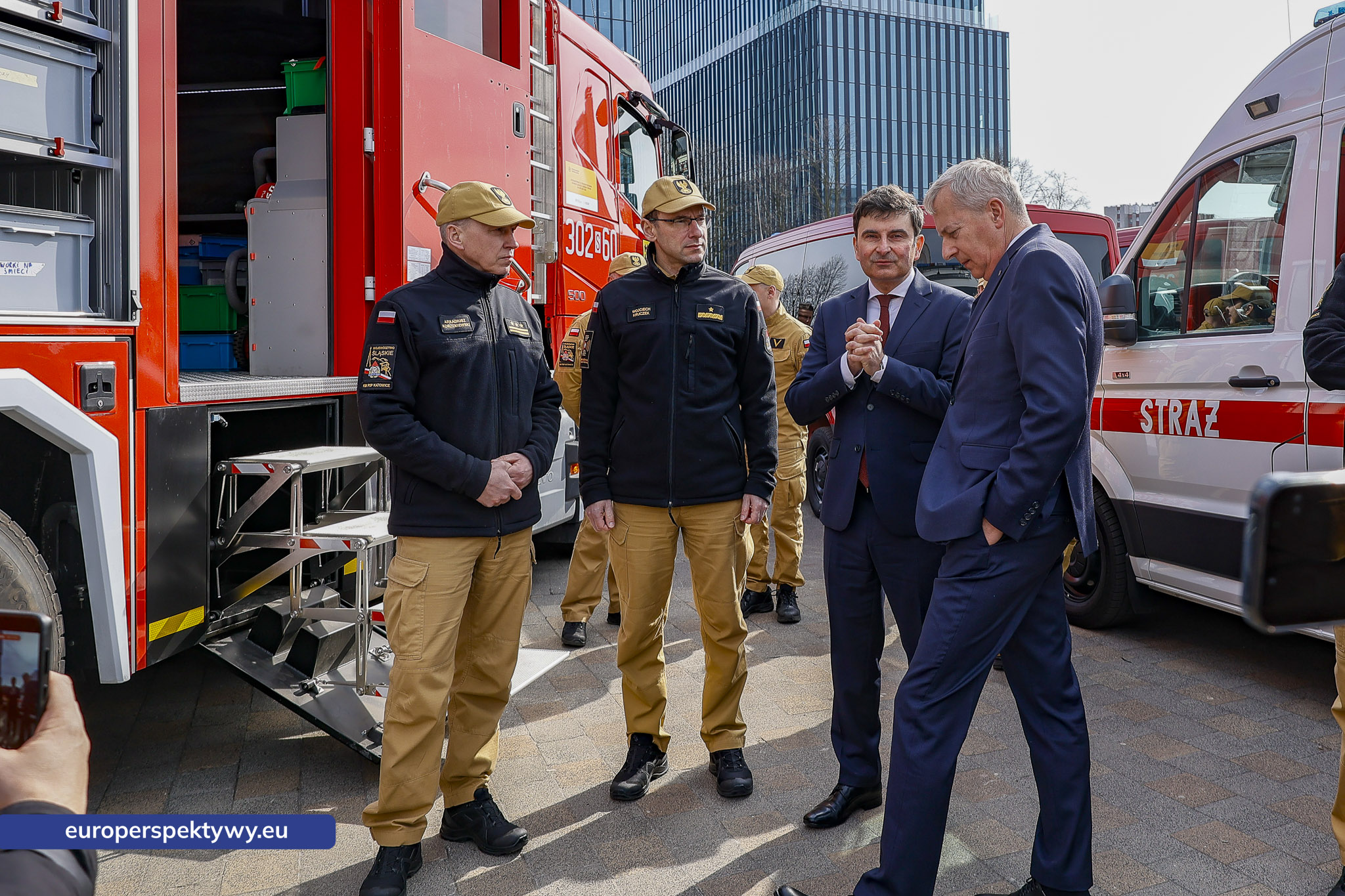 Europerspektywy Przekazanie sprzętu dla PSP w Katowicach. Nowe wozy strażackie i specjalistyczne wyposażenie dla jednostek z województwa śląskiego