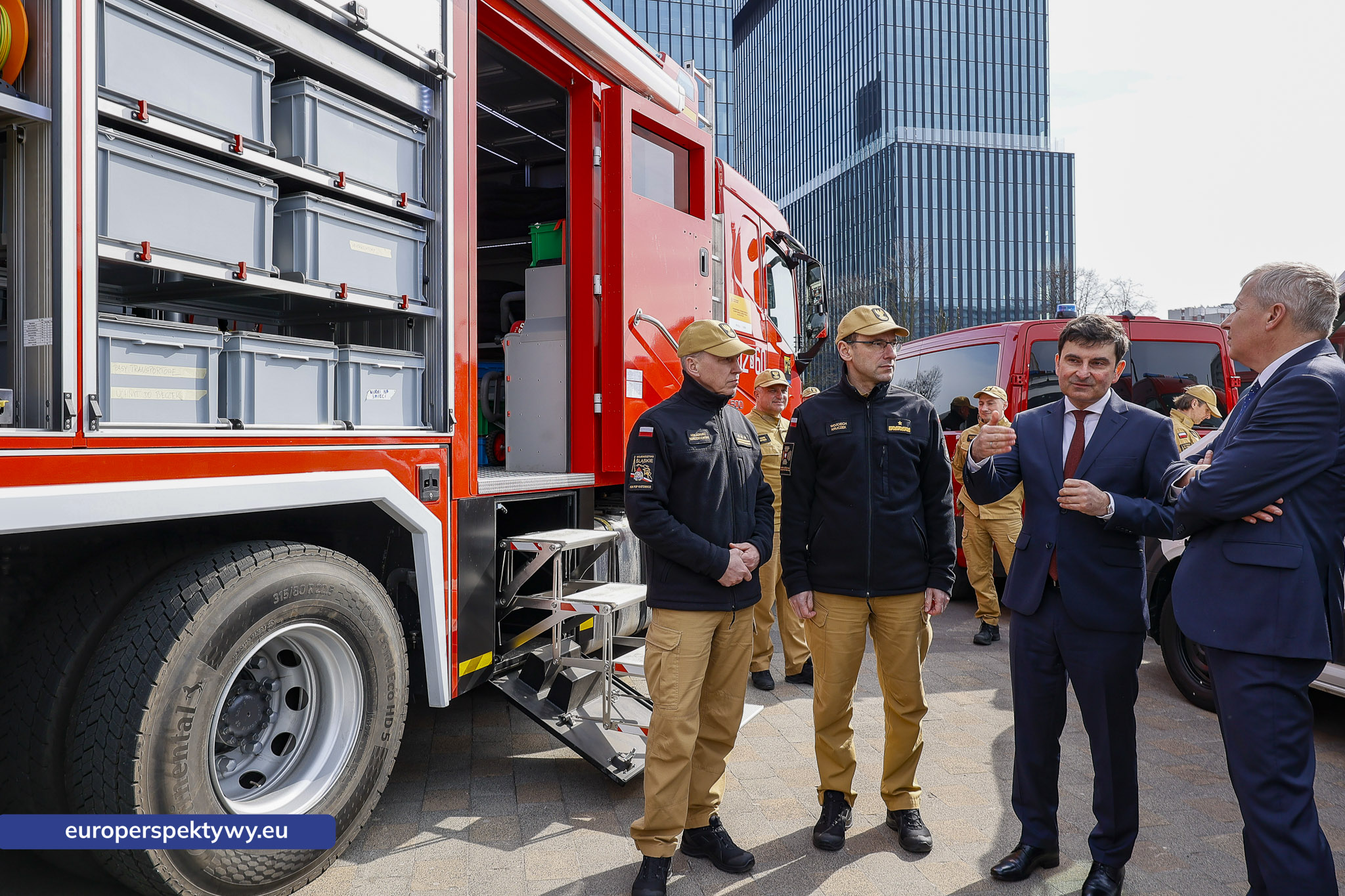 Europerspektywy Przekazanie sprzętu dla PSP w Katowicach. Nowe wozy strażackie i specjalistyczne wyposażenie dla jednostek z województwa śląskiego