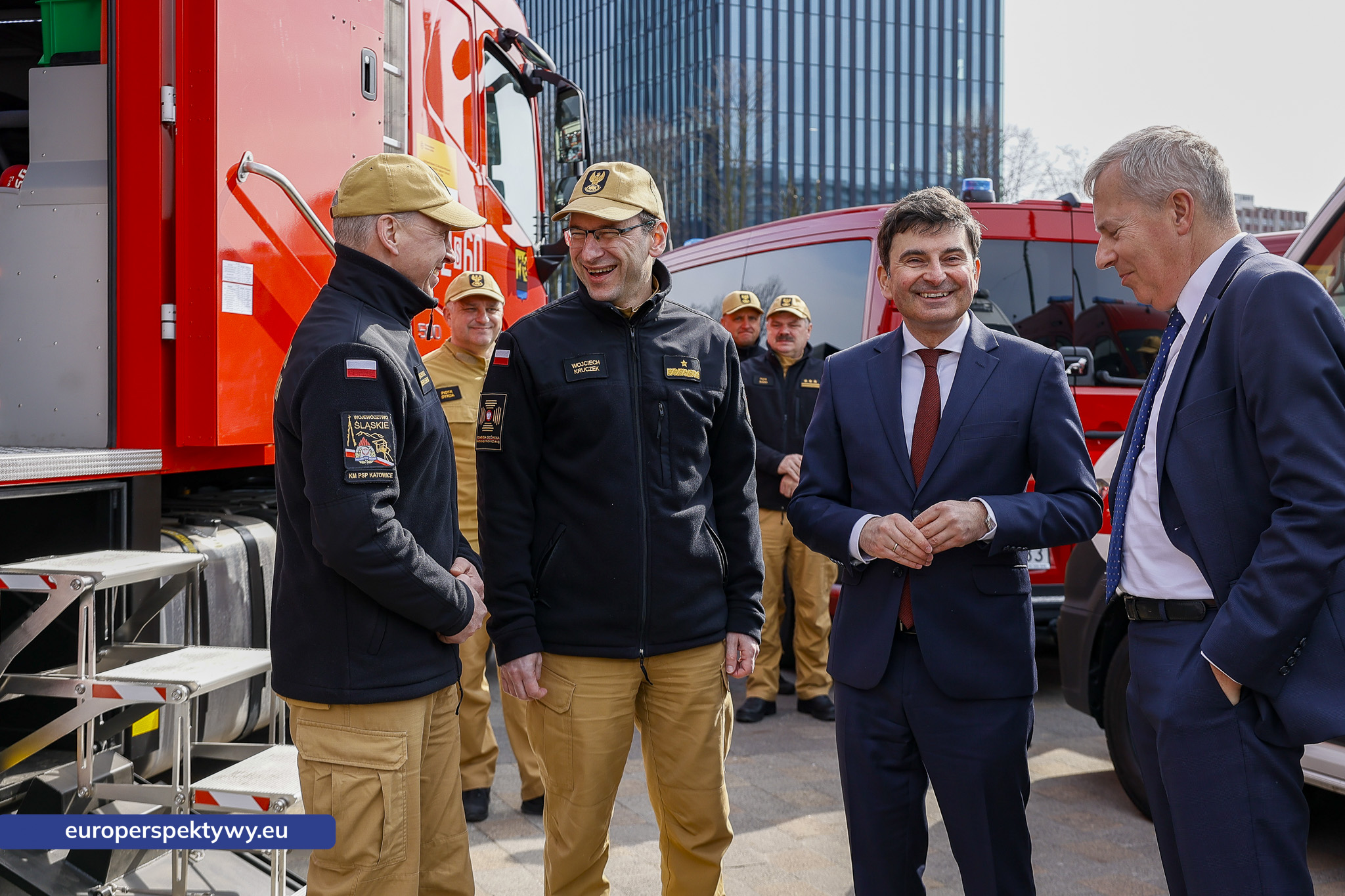 Europerspektywy Przekazanie sprzętu dla PSP w Katowicach. Nowe wozy strażackie i specjalistyczne wyposażenie dla jednostek z województwa śląskiego