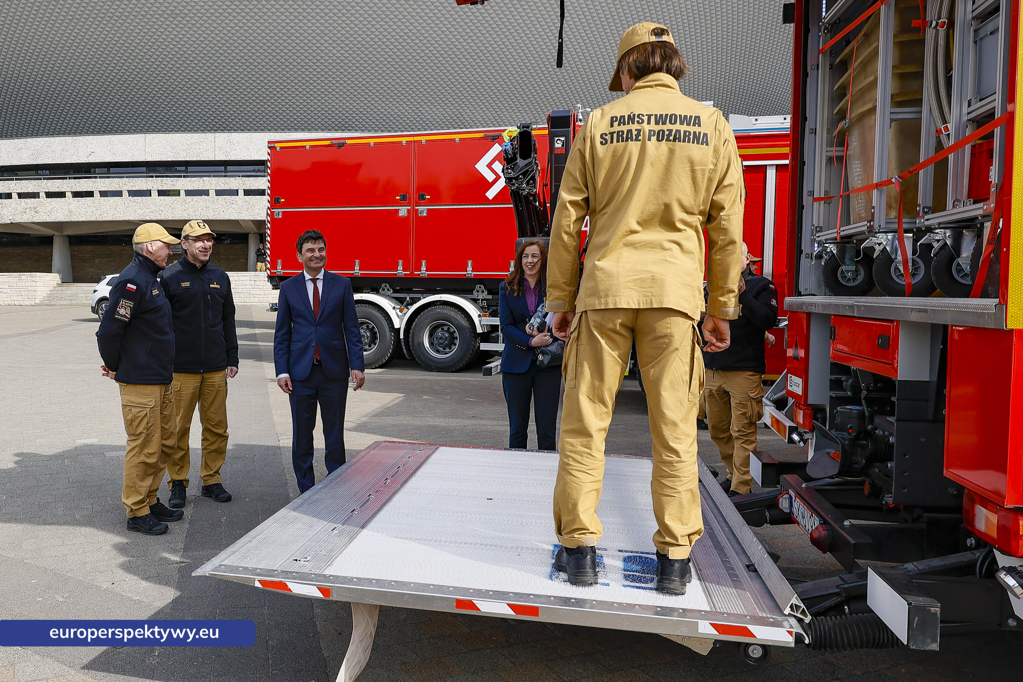 Europerspektywy Przekazanie sprzętu dla PSP w Katowicach. Nowe wozy strażackie i specjalistyczne wyposażenie dla jednostek z województwa śląskiego