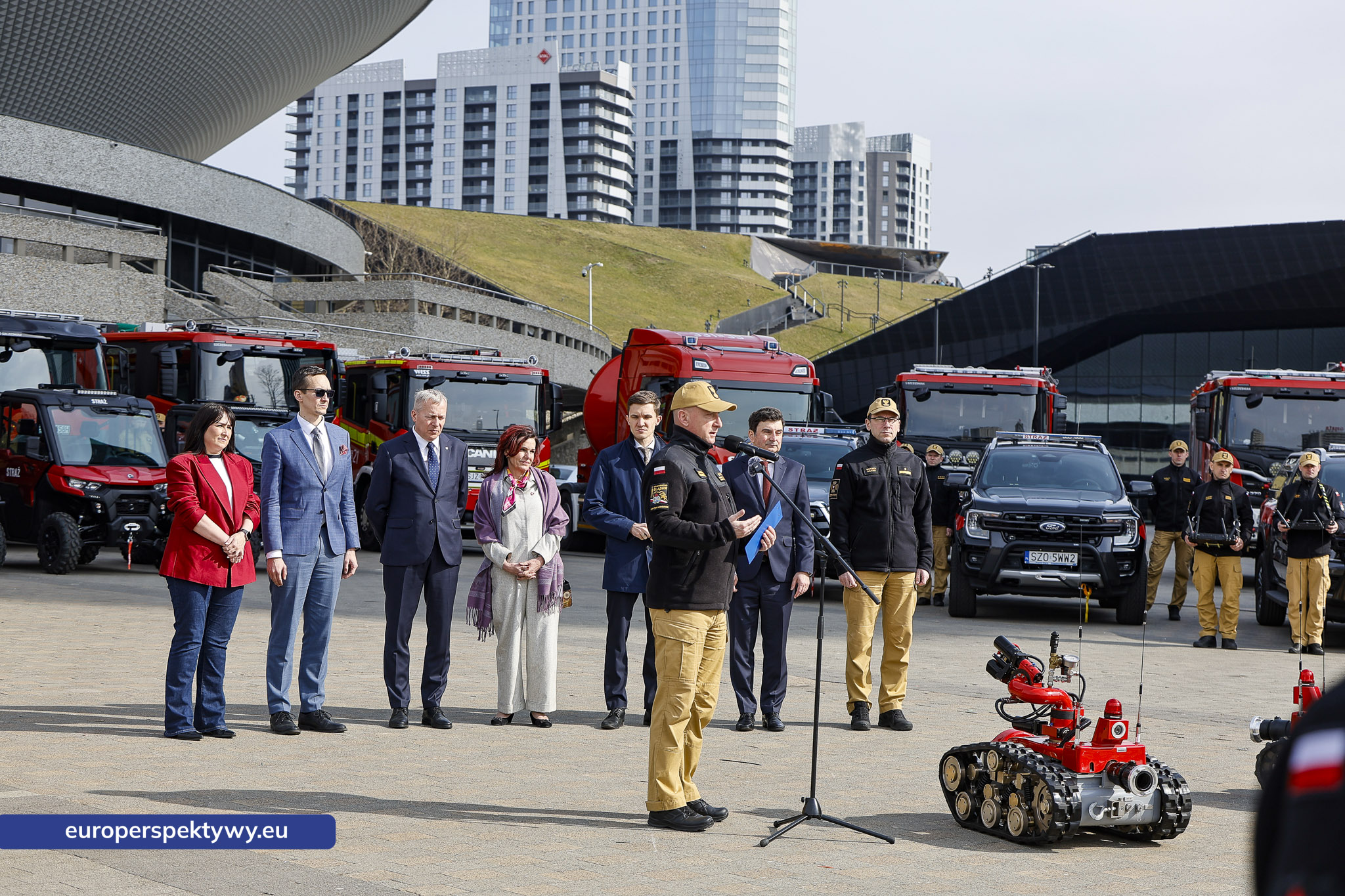 Europerspektywy Przekazanie sprzętu dla PSP w Katowicach. Nowe wozy strażackie i specjalistyczne wyposażenie dla jednostek z województwa śląskiego