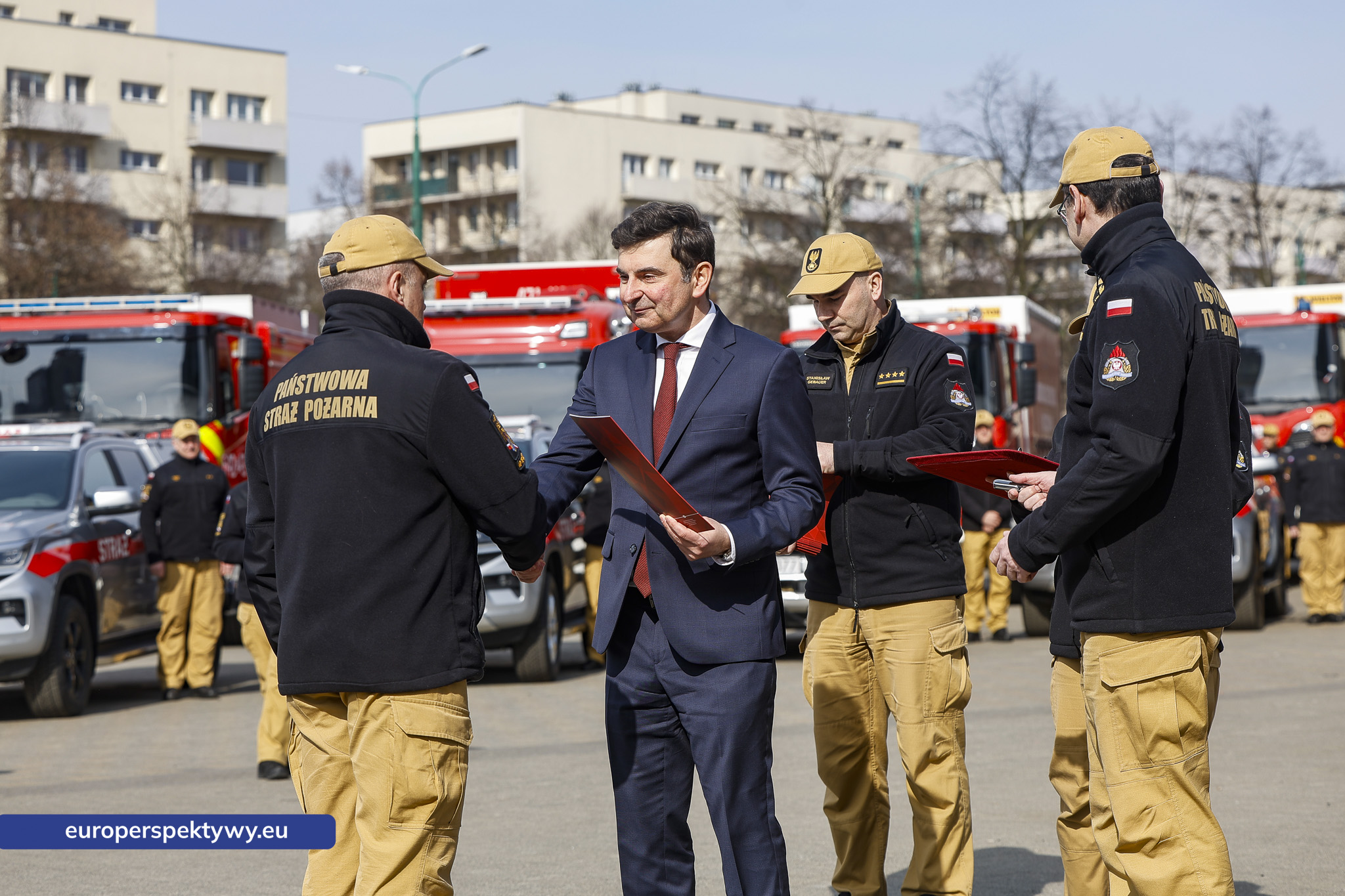 Europerspektywy Przekazanie sprzętu dla PSP w Katowicach. Nowe wozy strażackie i specjalistyczne wyposażenie dla jednostek z województwa śląskiego