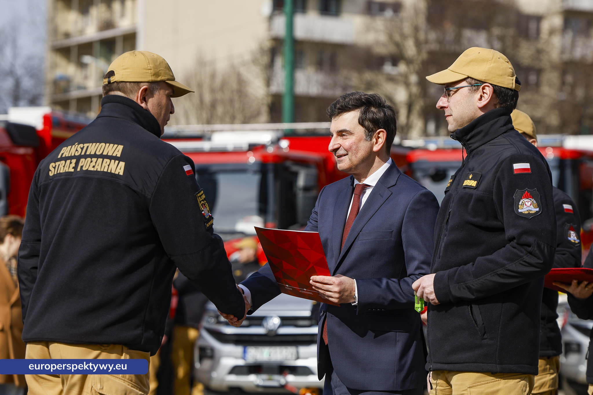 Europerspektywy Przekazanie sprzętu dla PSP w Katowicach. Nowe wozy strażackie i specjalistyczne wyposażenie dla jednostek z województwa śląskiego